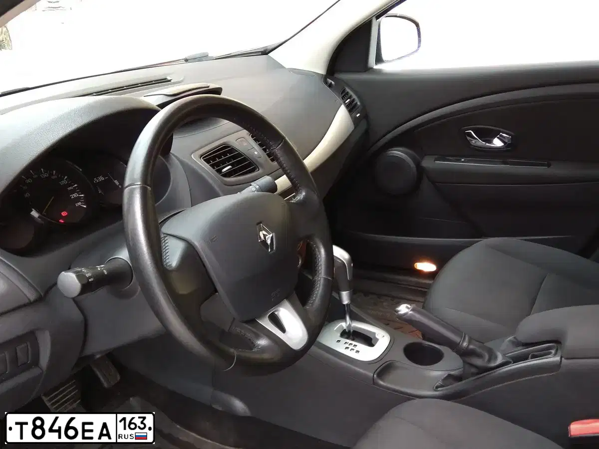 Фото автомобиля RENAULT FLUENCE, 2012 — госномер Т846ЕА163. Цвет: ТЕМНО-СИНИЙ