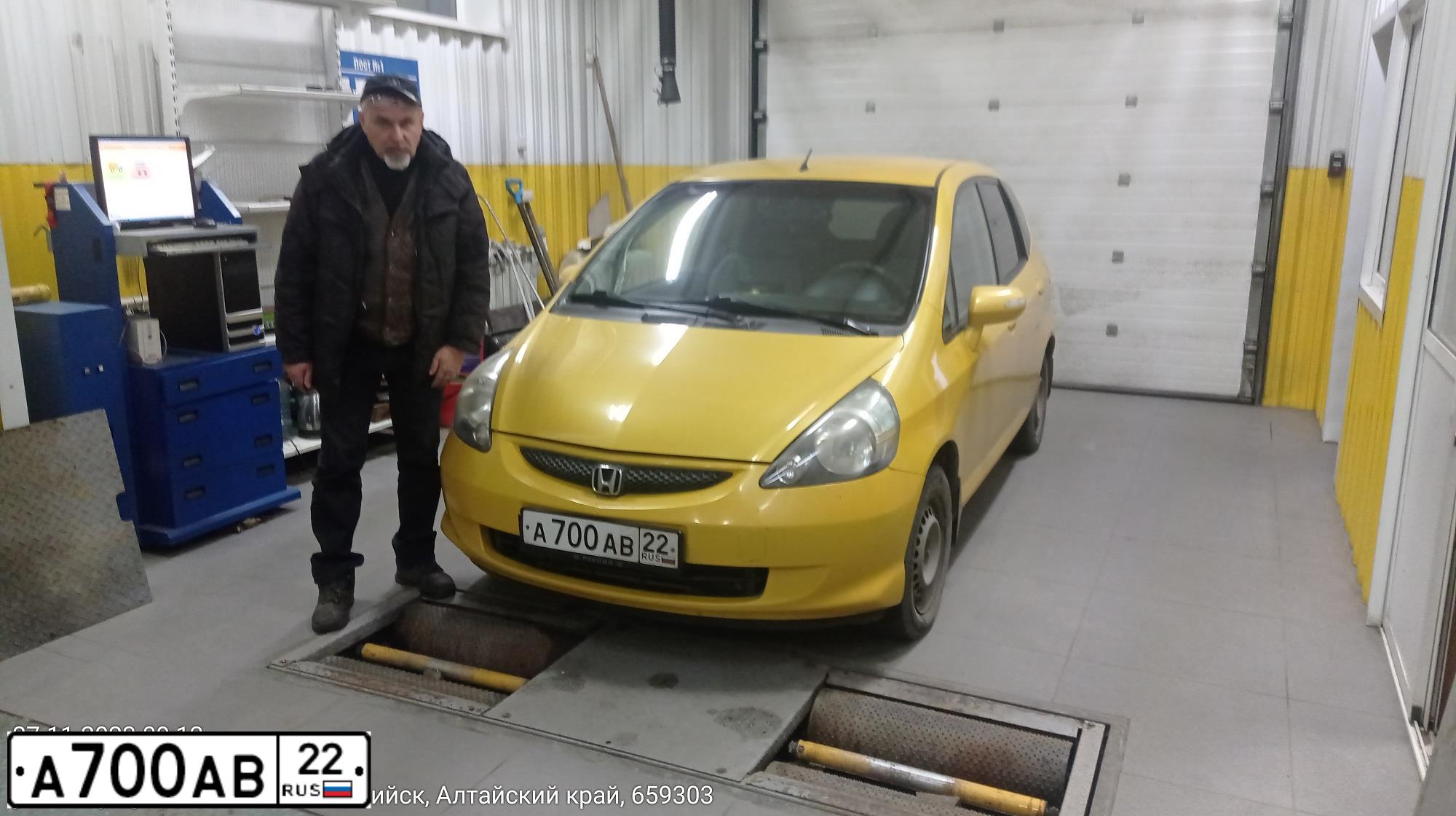 Фото автомобиля HONDA JAZZ, 2005 — госномер А700АВ22. Цвет: ЖЕЛТЫЙ
