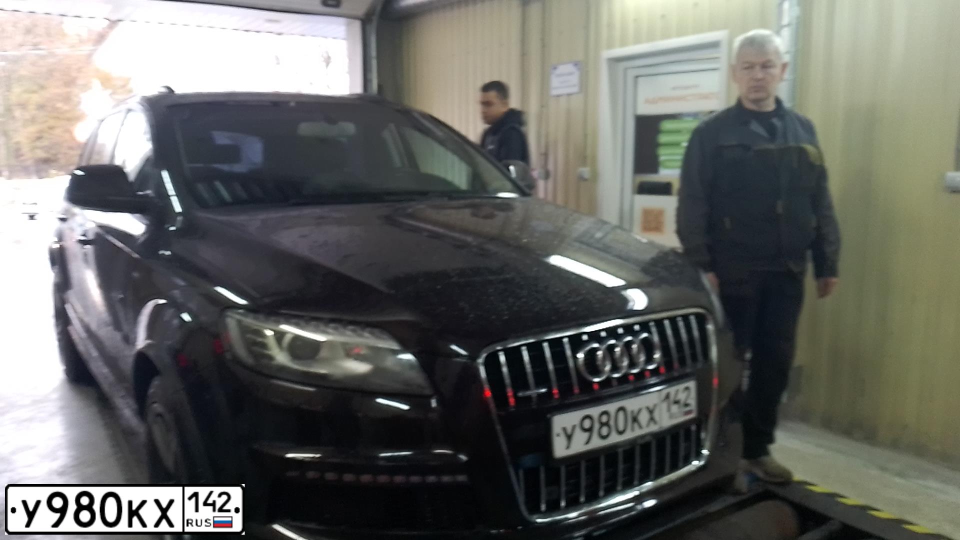 Фото автомобиля AUDI Q7, 2010 — госномер Е596УА790. Цвет: ЧЕРНЫЙ