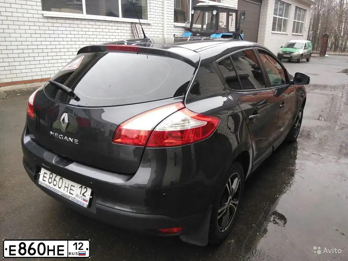 Фото автомобиля RENAULT MEGANE, 2011 — госномер Е860НЕ12. Цвет: ТЕМНО-СЕРЫЙ