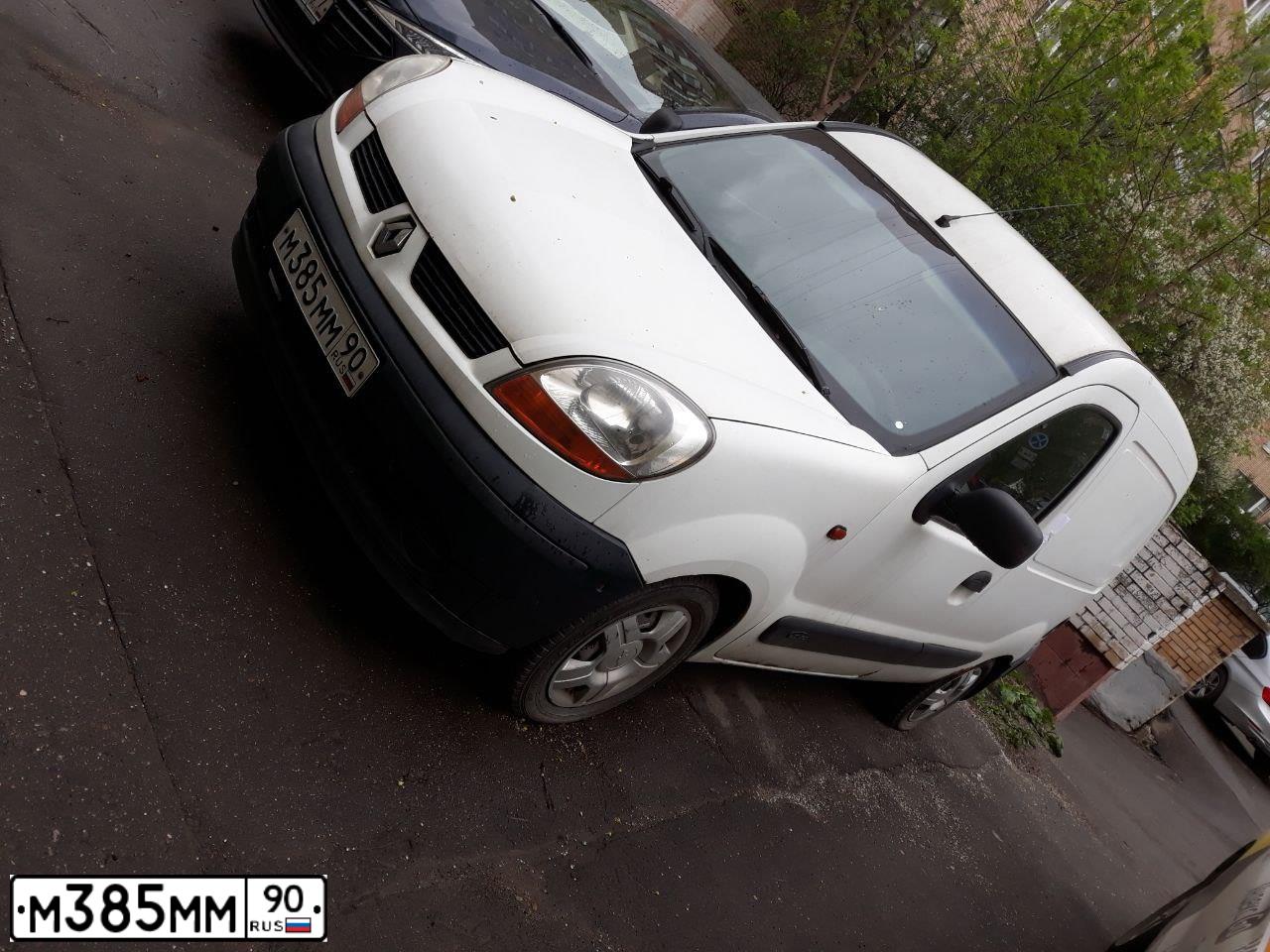 Фото автомобиля RENAULT KANGOO, 2003 — госномер М385ММ90. Цвет: БЕЛЫЙ