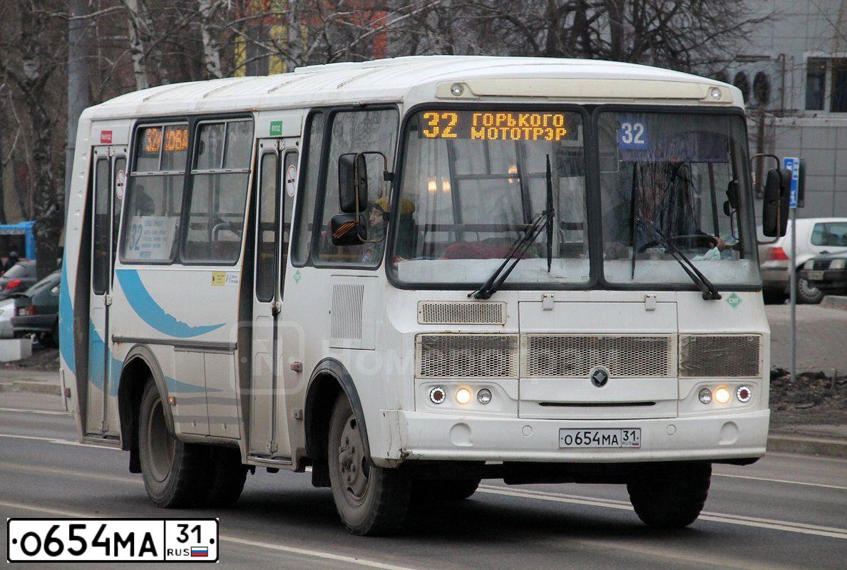 Фото автомобиля PAZ 3205, 2017 — госномер О654МА31. Цвет: Белый