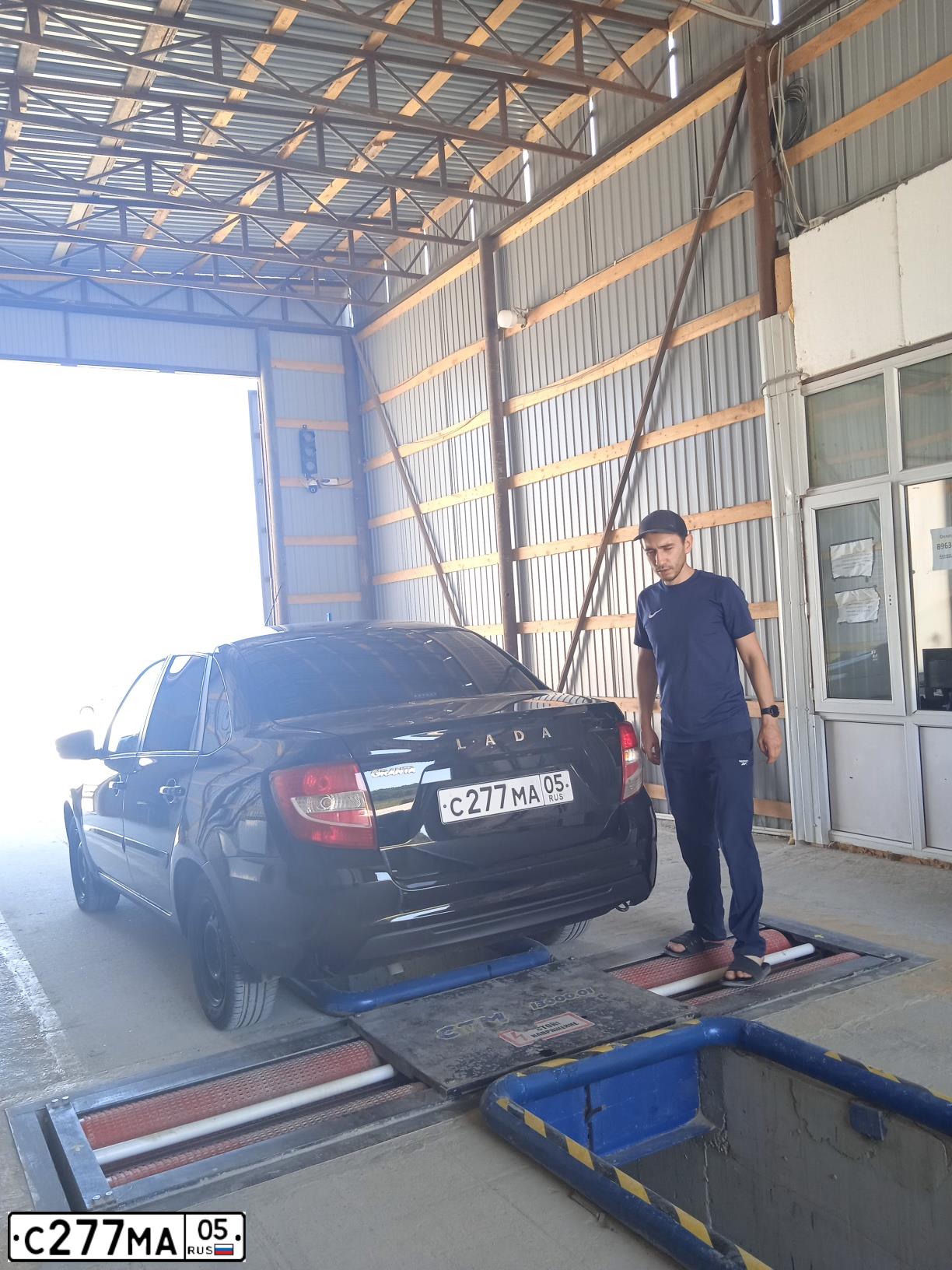 Фото автомобиля ЛАДА 219020 LADA GRANTA, 2019 — госномер С277МА05. Цвет: ЧЕРНЫЙ