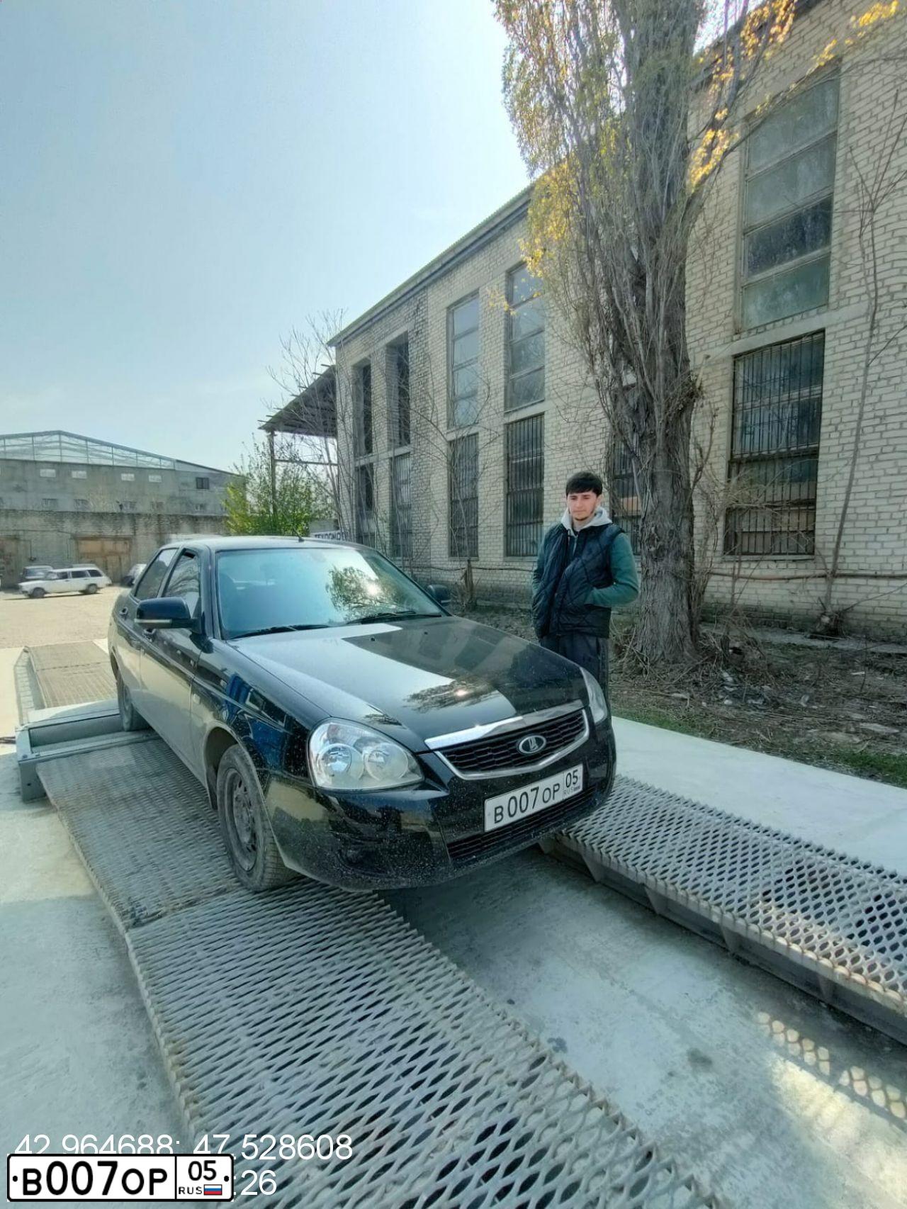 Фото автомобиля LADA 2107, 2004 — госномер В007ОР05. Цвет: ЯРКО-БЕЛЫЙ