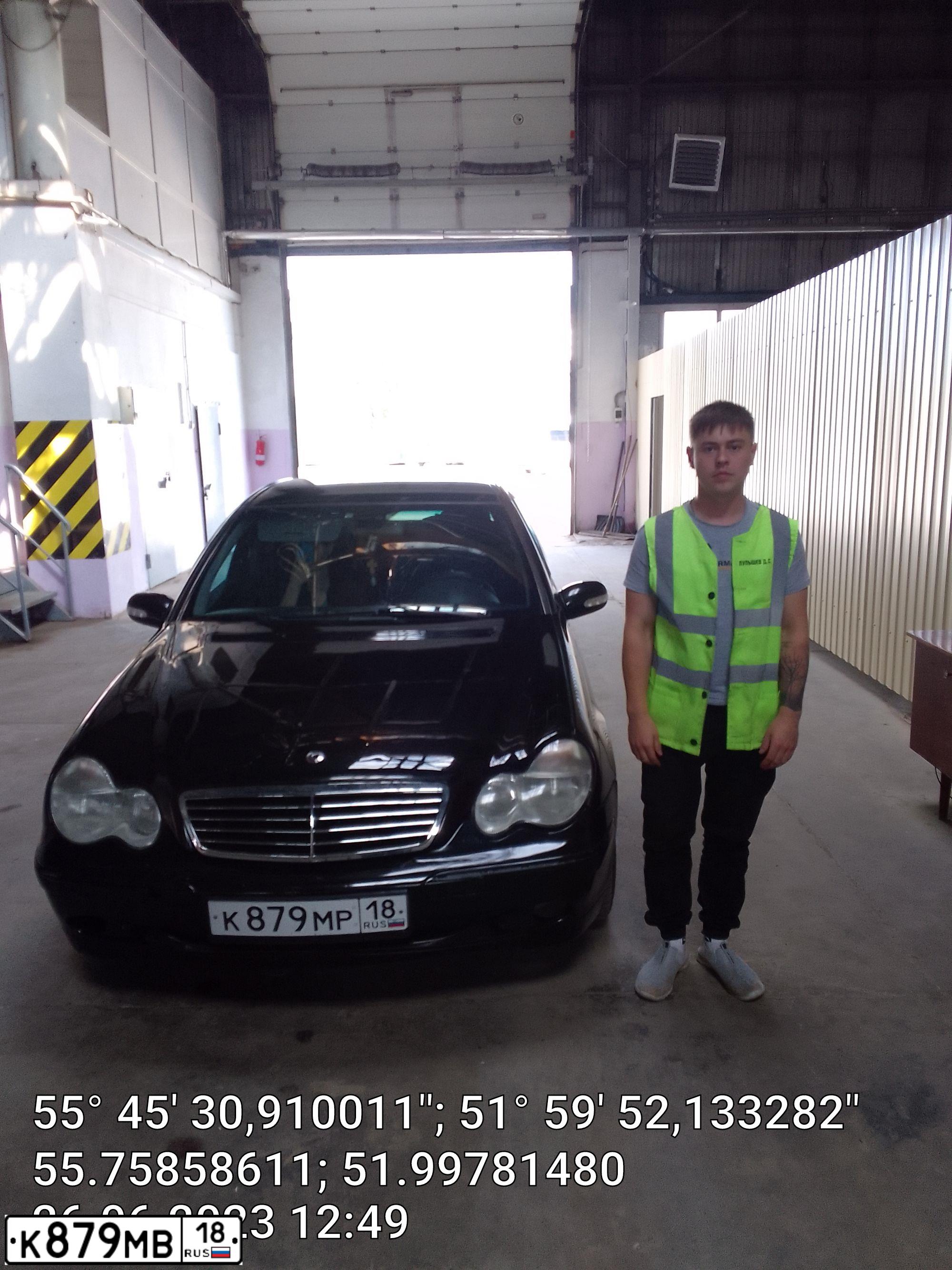 Фото автомобиля MERCEDES-BENZ C200, 2001 — госномер М293УХ21. Цвет: ЧЕРНЫЙ