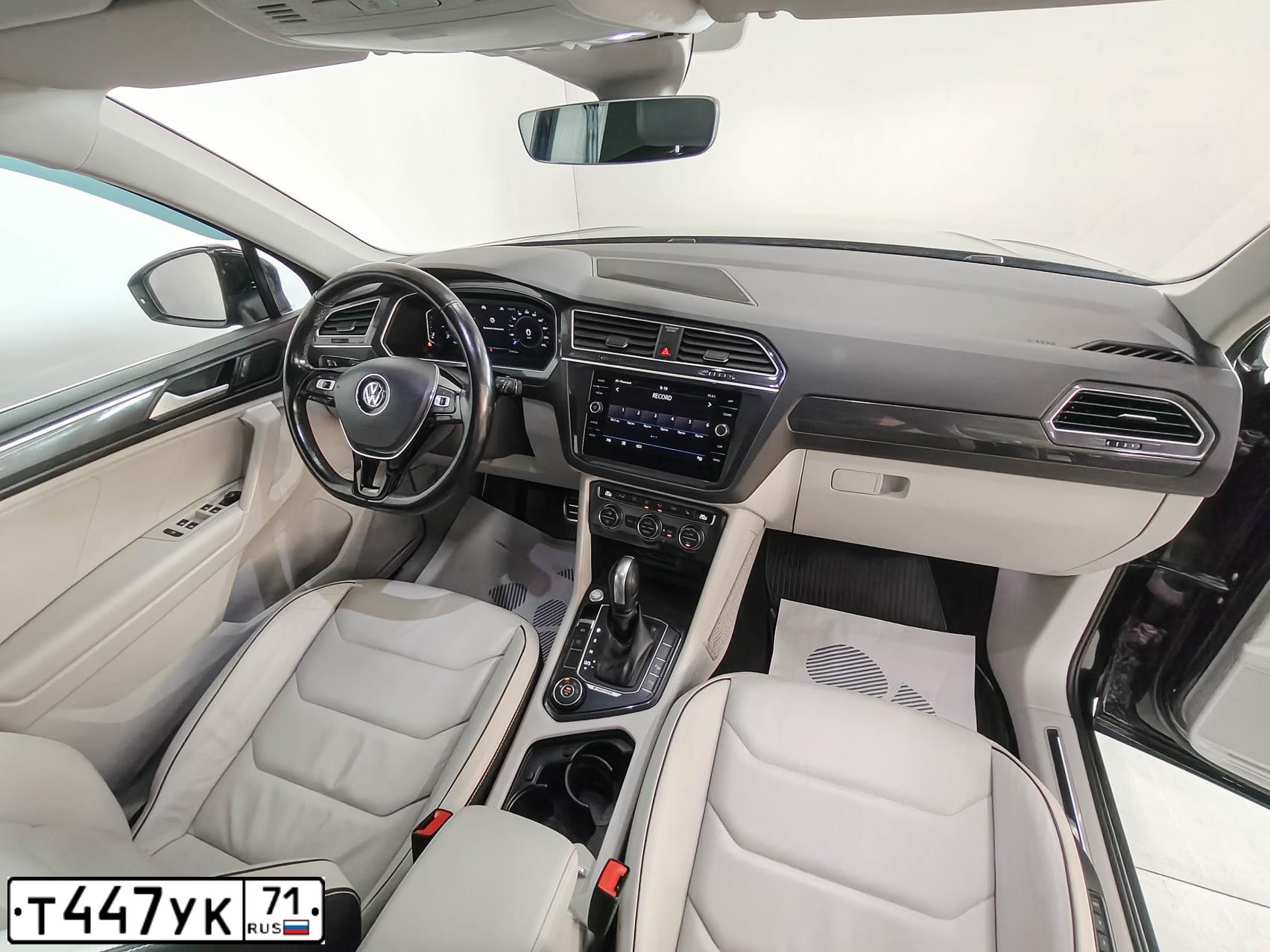 Фото автомобиля VOLKSWAGEN TIGUAN, 2019 — госномер О488ТС32. Цвет: ЧЕРНЫЙ