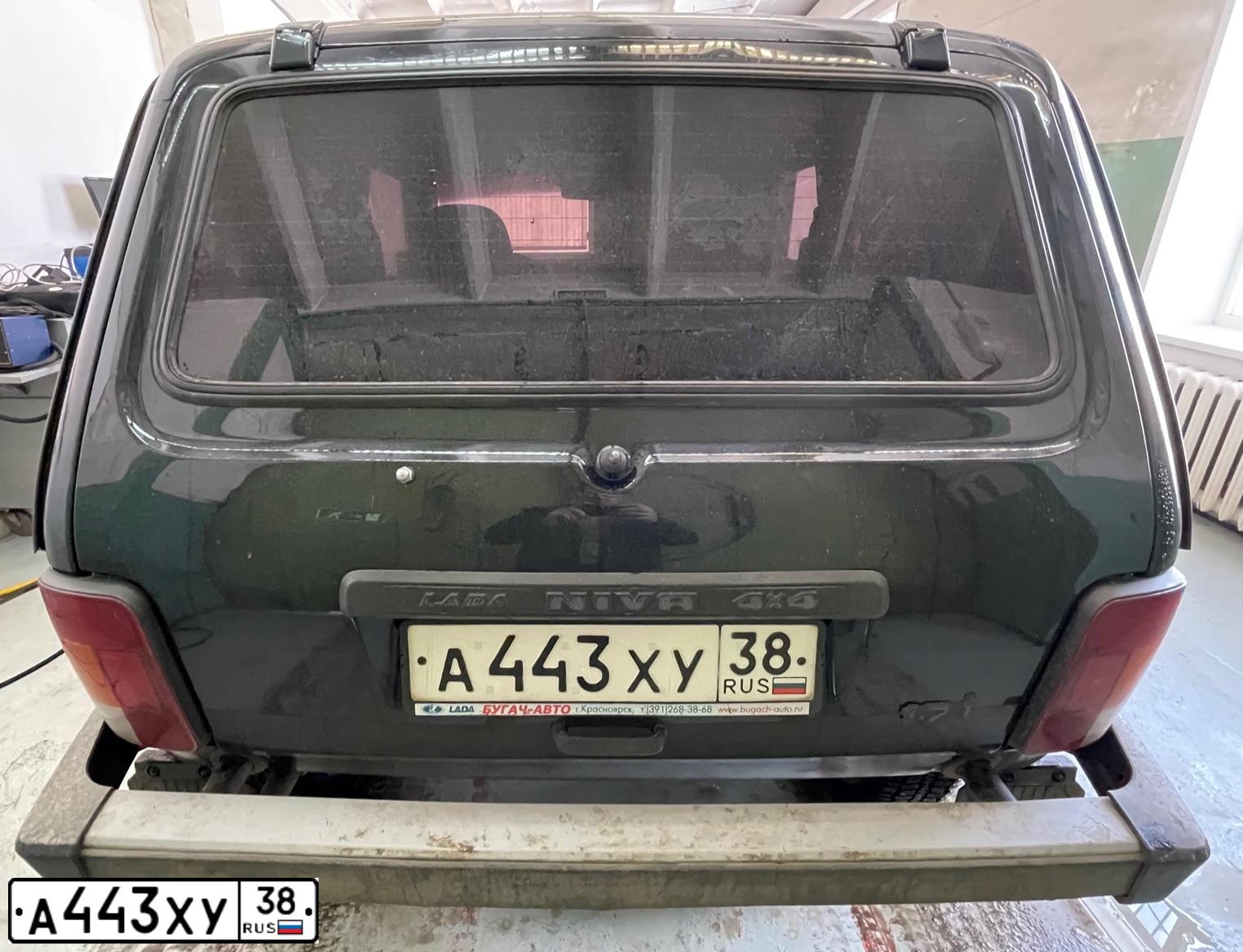Фото автомобиля LADA 2121 NIVA, 2013 — госномер А443ХУ38. Цвет: ТЕМНО-ЗЕЛЕНЫЙ