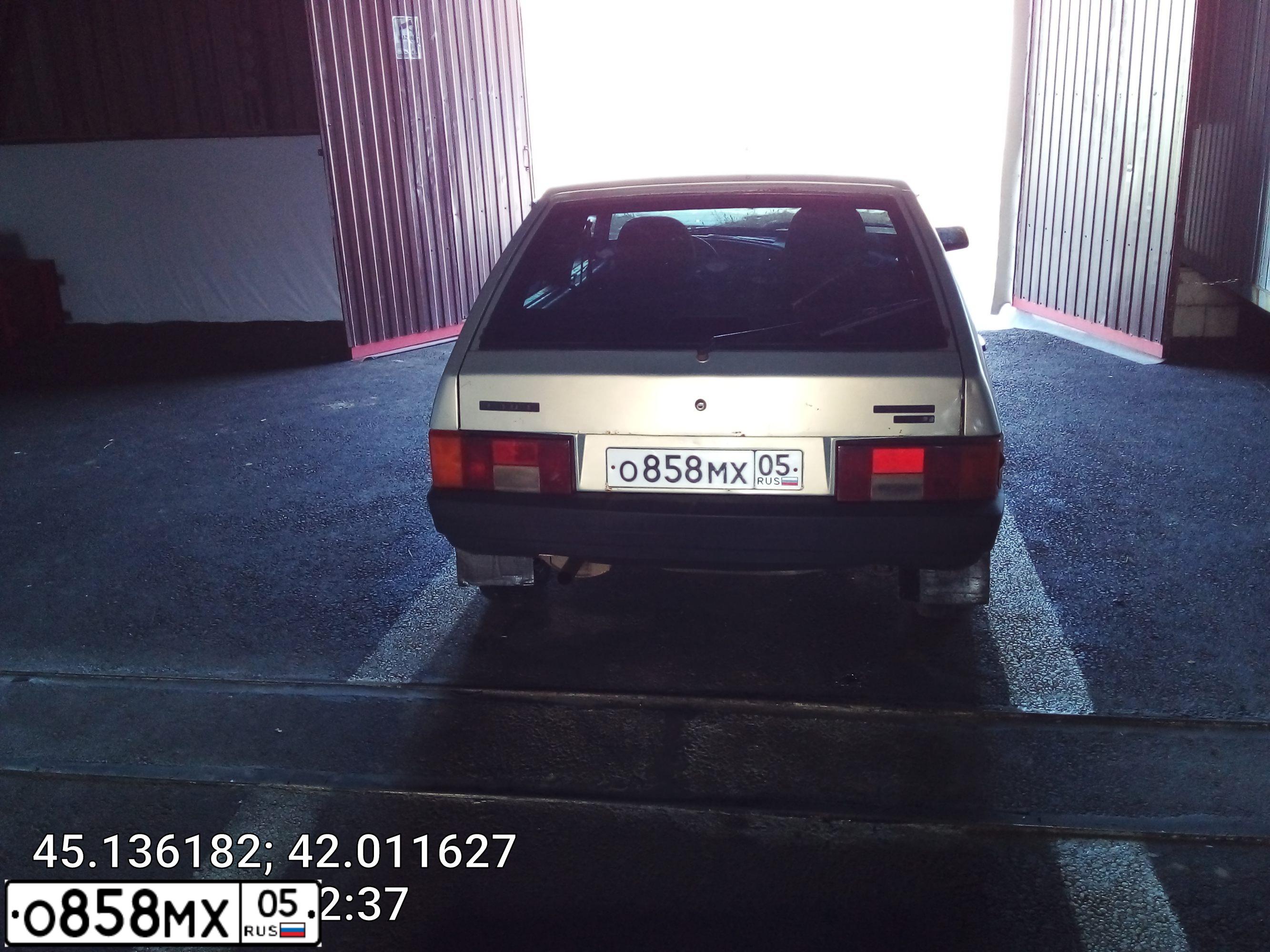 Фото автомобиля LADA 2109 SAMARA, 1994 — госномер О858МХ05. Цвет: Серебристый