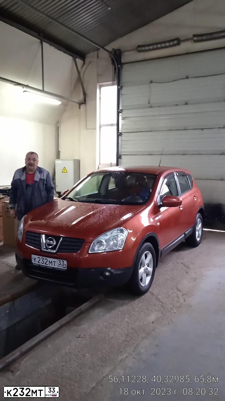 Фото автомобиля NISSAN QASHQAI, 2009 — госномер К232МТ33. Цвет: ТЕМНО-КРАСНЫЙ