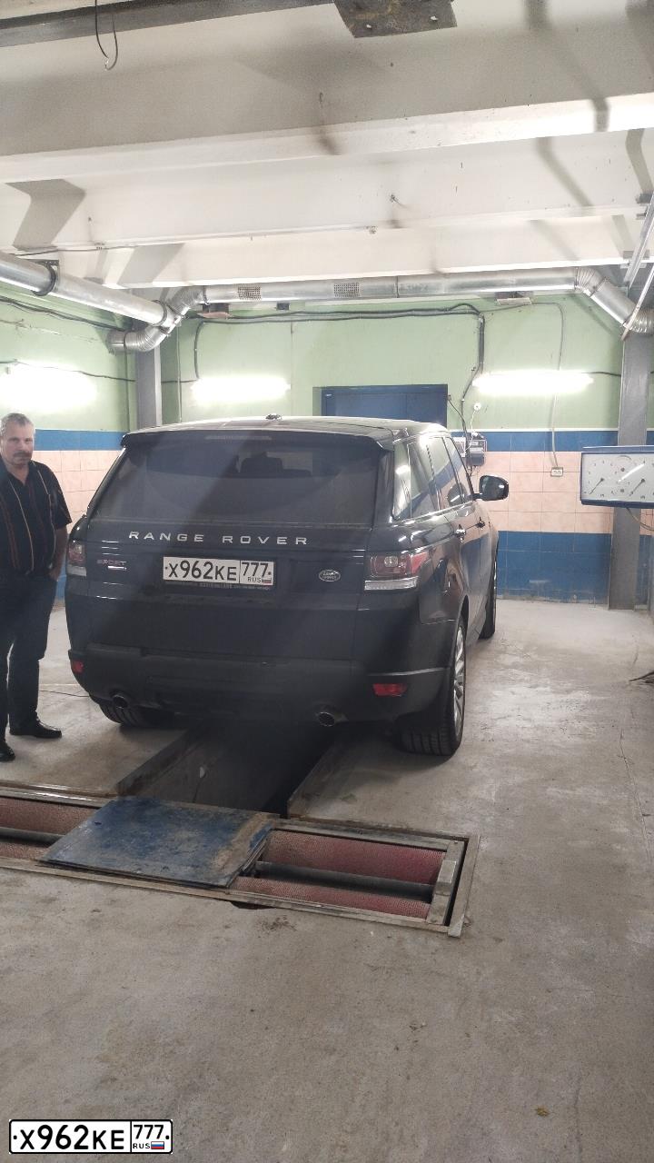 Фото автомобиля LANDROVER RANGE ROVER SPORT, 2014 — госномер М888МА124. Цвет: ЧЕРНЫЙ
