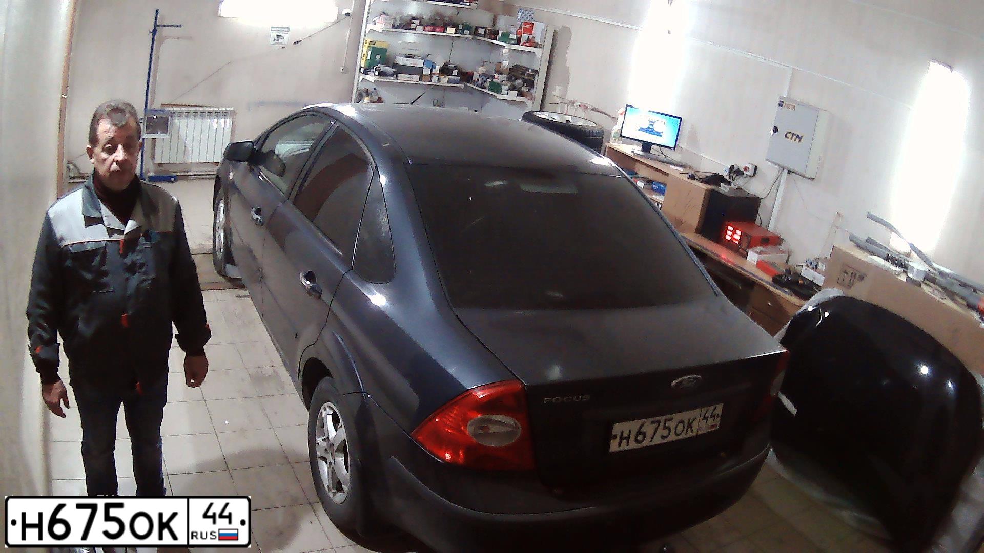 Фото автомобиля FORD FOCUS, 2008 — госномер Н675ОК44. Цвет: ТЕМНО-СЕРЫЙ