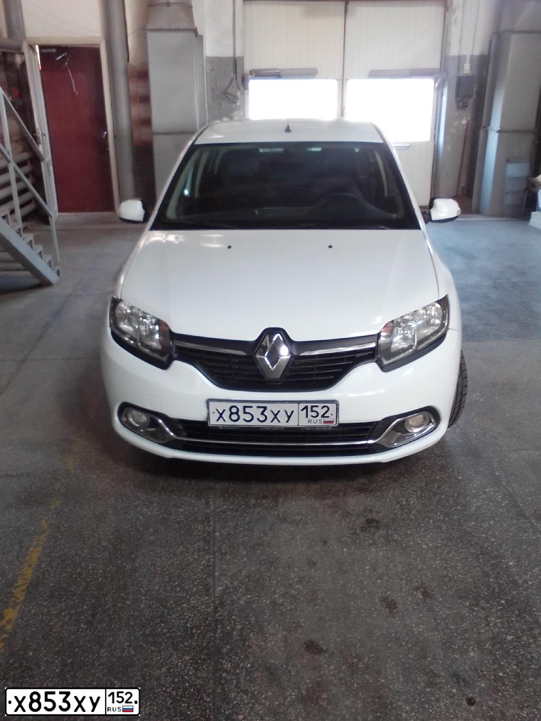 Фото автомобиля RENAULT LOGAN, 2017 — госномер О558РР152. Цвет: Белый