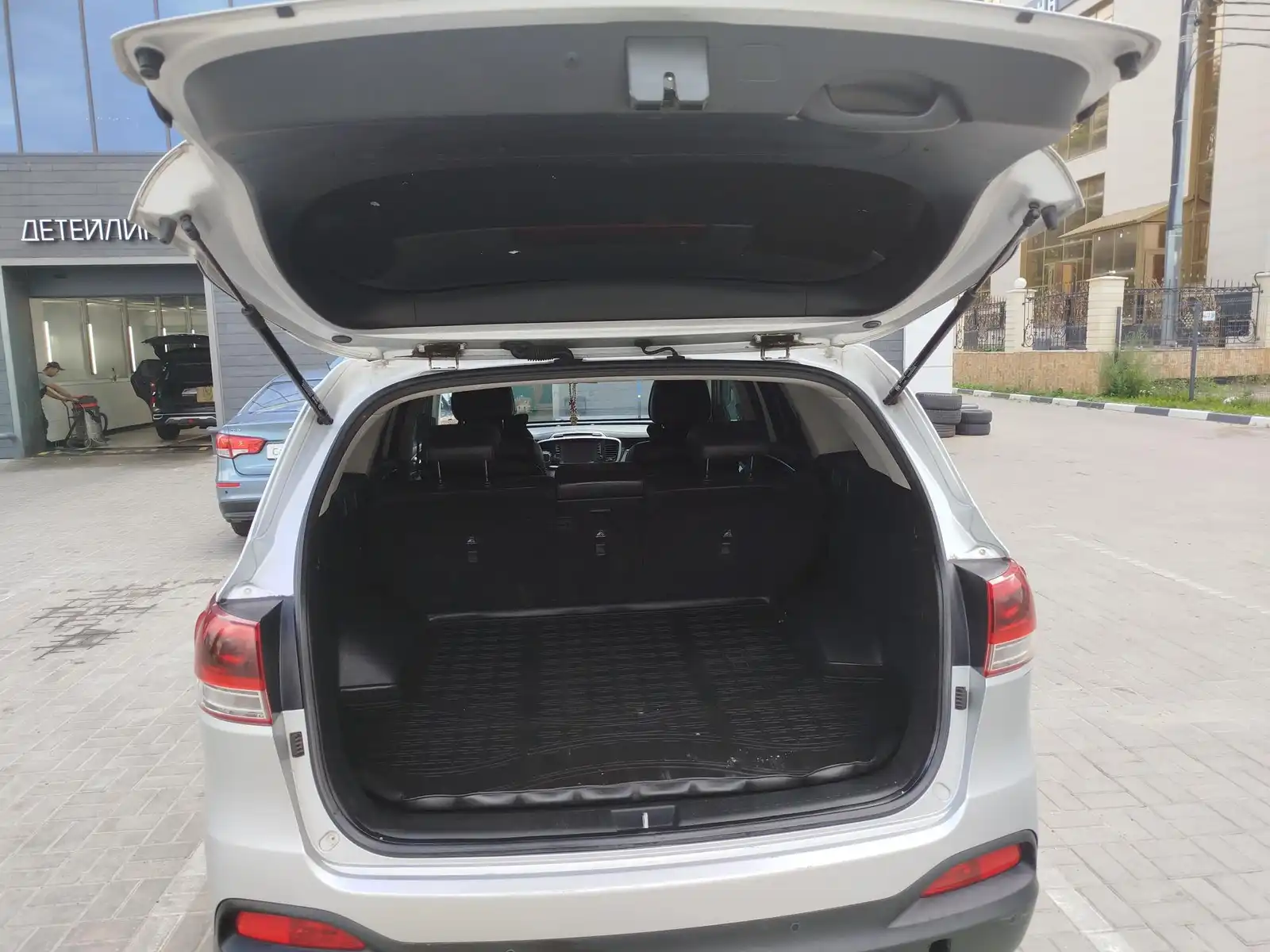 Фото автомобиля VOLKSWAGEN SHARAN, 2004 — госномер Н249МВ790. Цвет: СЕРЕБРИСТЫЙ