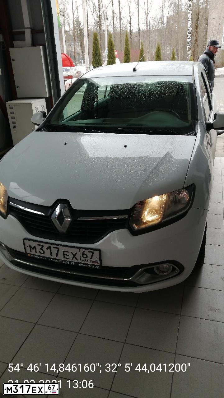 Фото автомобиля RENAULT LOGAN, 2017 — госномер М317ЕХ67. Цвет: Белый