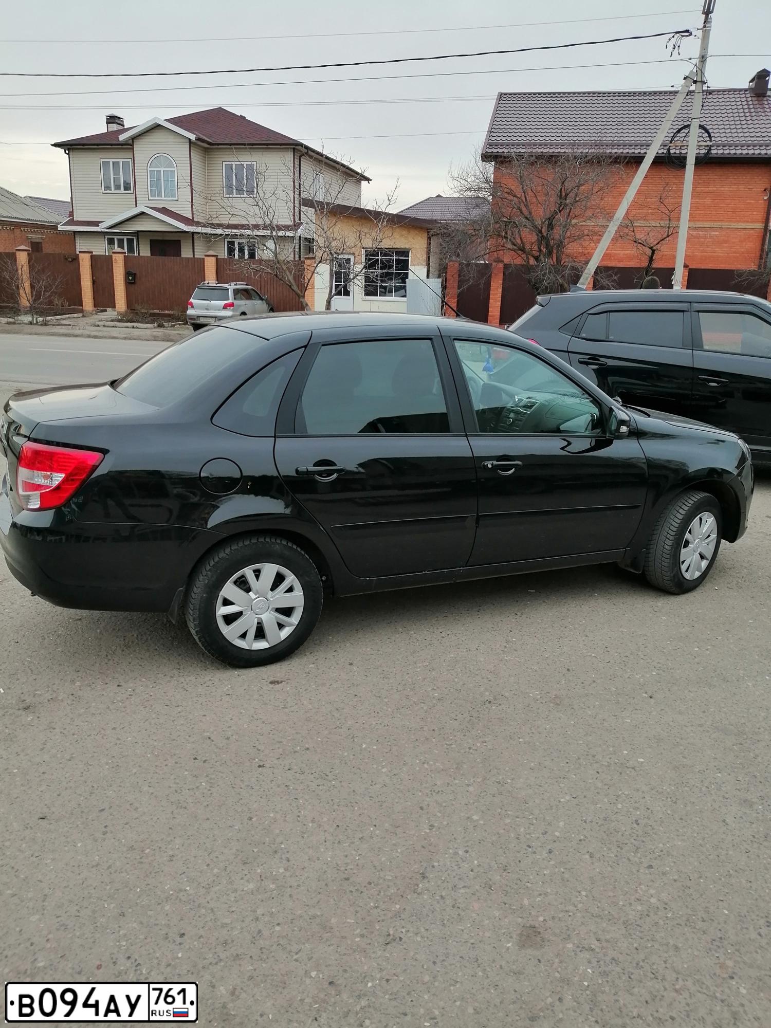 Фото автомобиля LADA 2190 GRANTA, 2019 — госномер О320ЕС761. Цвет: ЧЕРНЫЙ