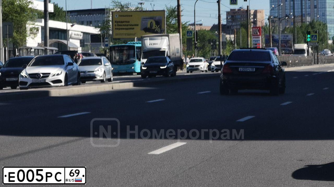 Фото автомобиля OPEL CORSA, 2008 — госномер М021СТ69. Цвет: ЖЕЛТЫЙ