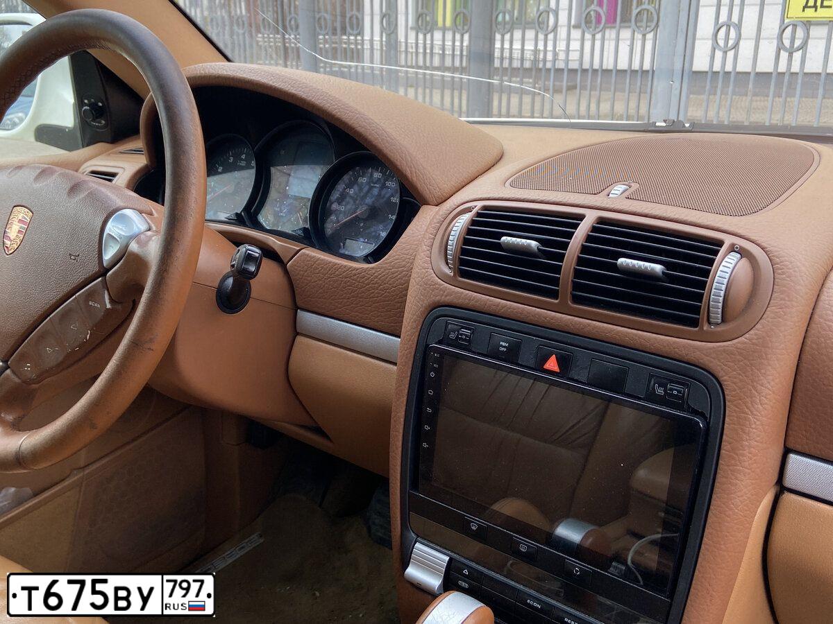 Фото автомобиля PORSCHE CAYENNE, 2005 — госномер С440УР790. Цвет: Белый
