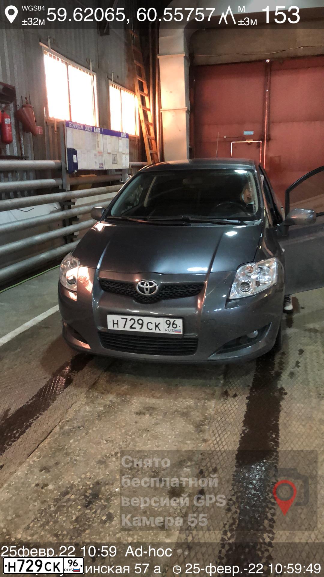 Фото автомобиля TOYOTA AURIS, 2008 — госномер Н729СК96. Цвет: СЕРЫЙ