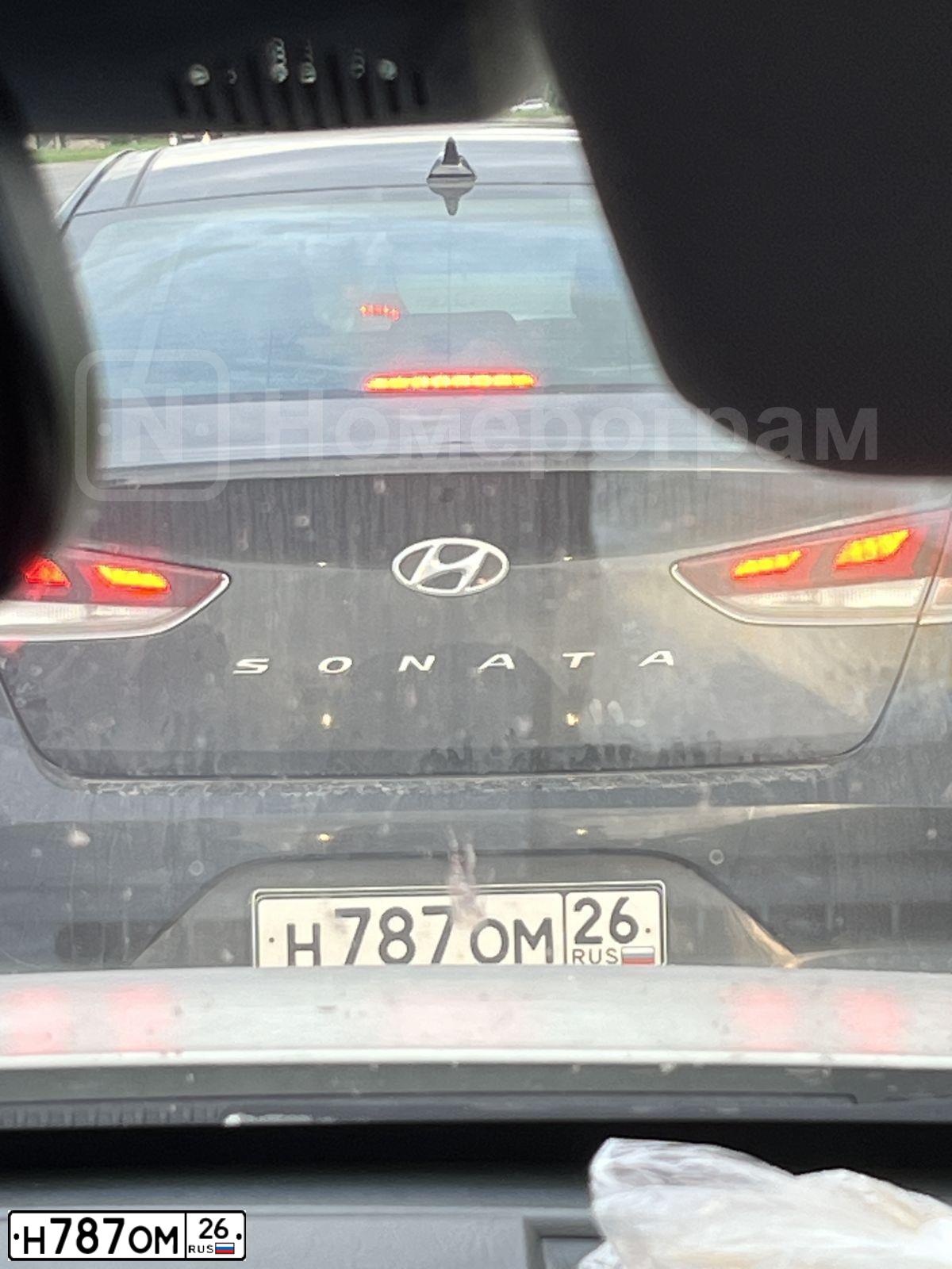 Фото автомобиля RENAULT FLUENCE, 2011 — госномер Н787ОМ26. Цвет: СВЕТЛО-СЕРЫЙ