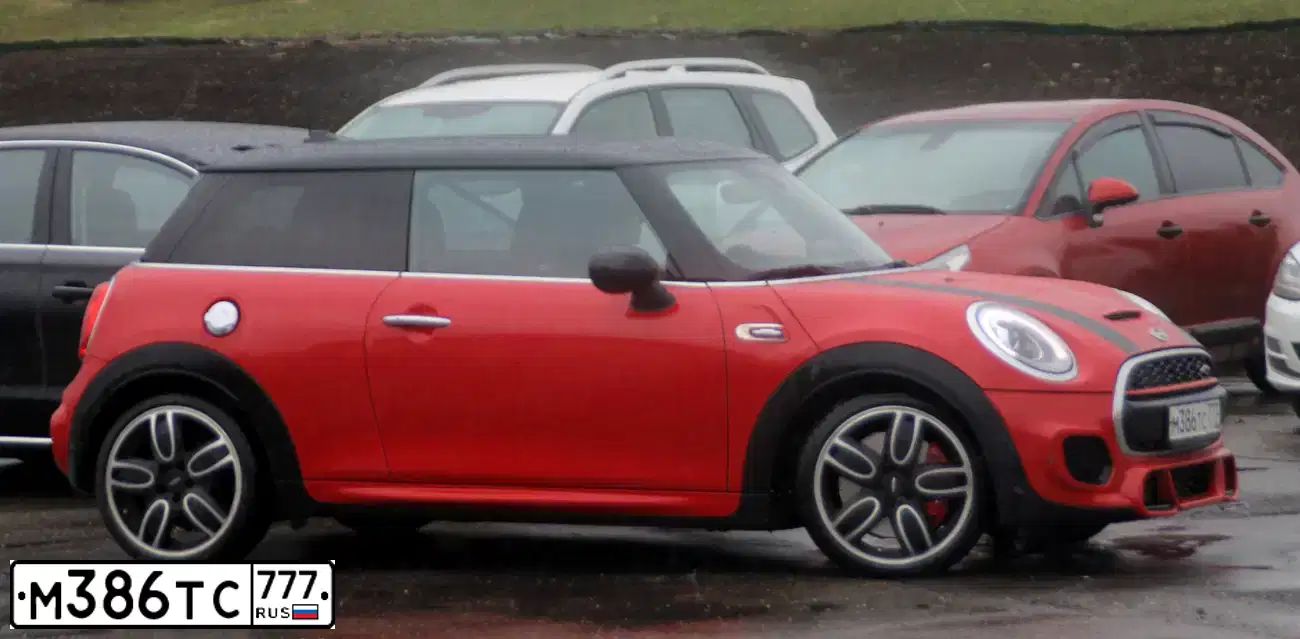 Фото автомобиля MINI МИНИ JOHN COOPER WORKS, 2016 — госномер К260СН799. Цвет: ЯРКО-КРАСНЫЙ
