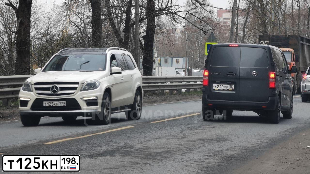 Фото автомобиля MERCEDES GL-KLASSE, 2014 — госномер Т125КН198. Цвет: Белый