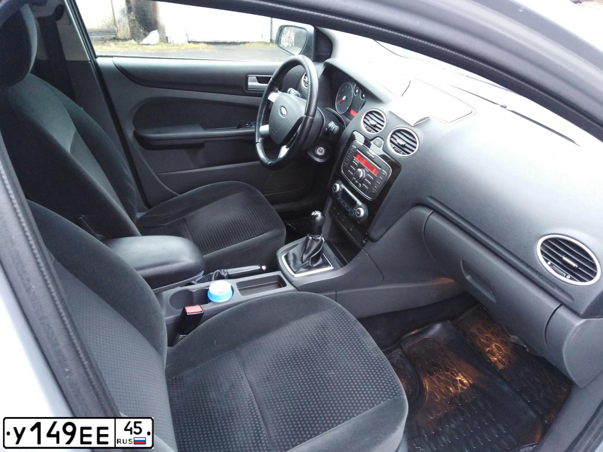 Фото автомобиля FORD FOCUS, 2007 — госномер У149ЕЕ45. Цвет: Серебристый