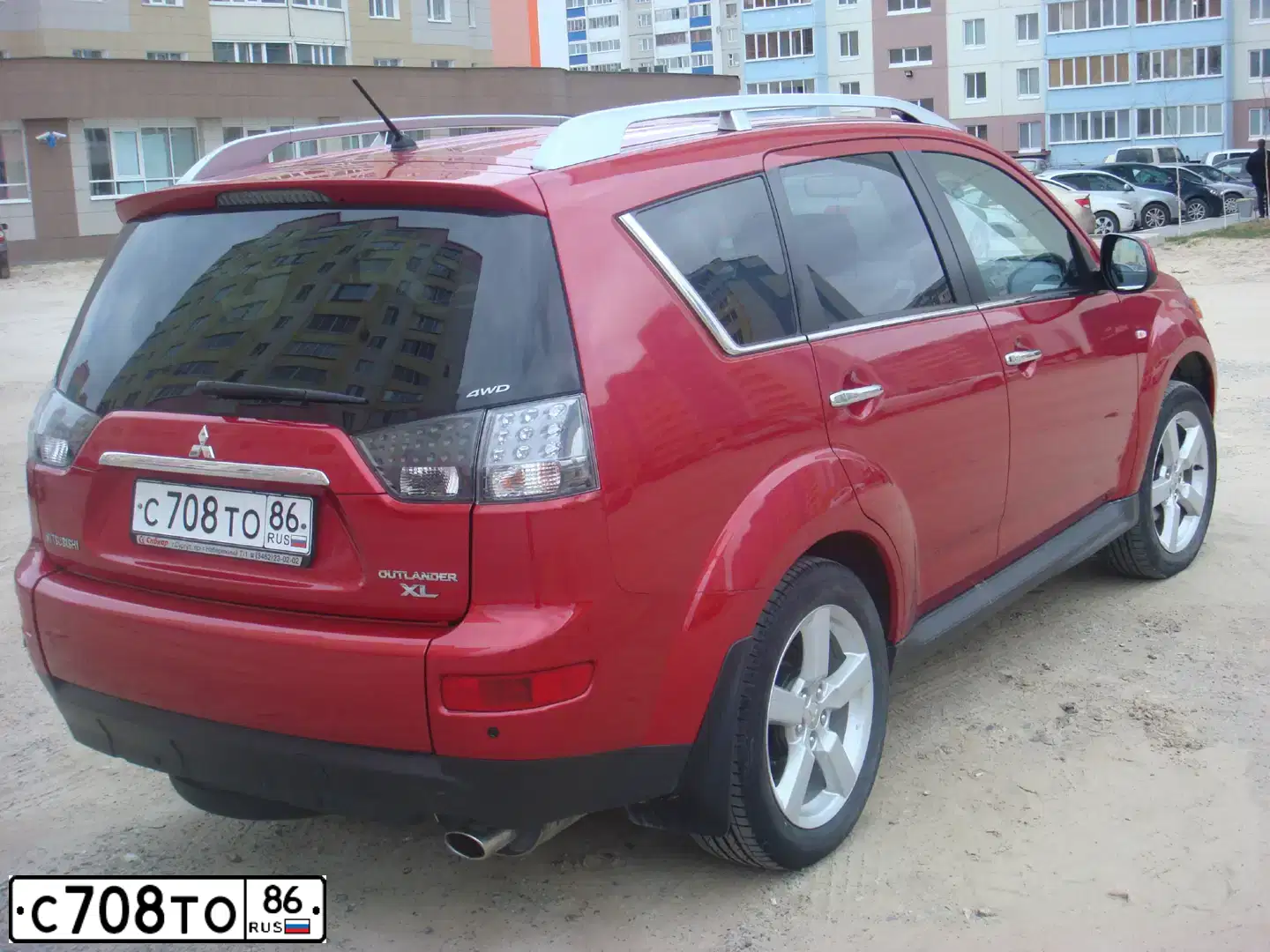 Фото автомобиля MITSUBISHI OUTLANDER, 2008 — госномер С708ТО86. Цвет: КРАСНЫЙ