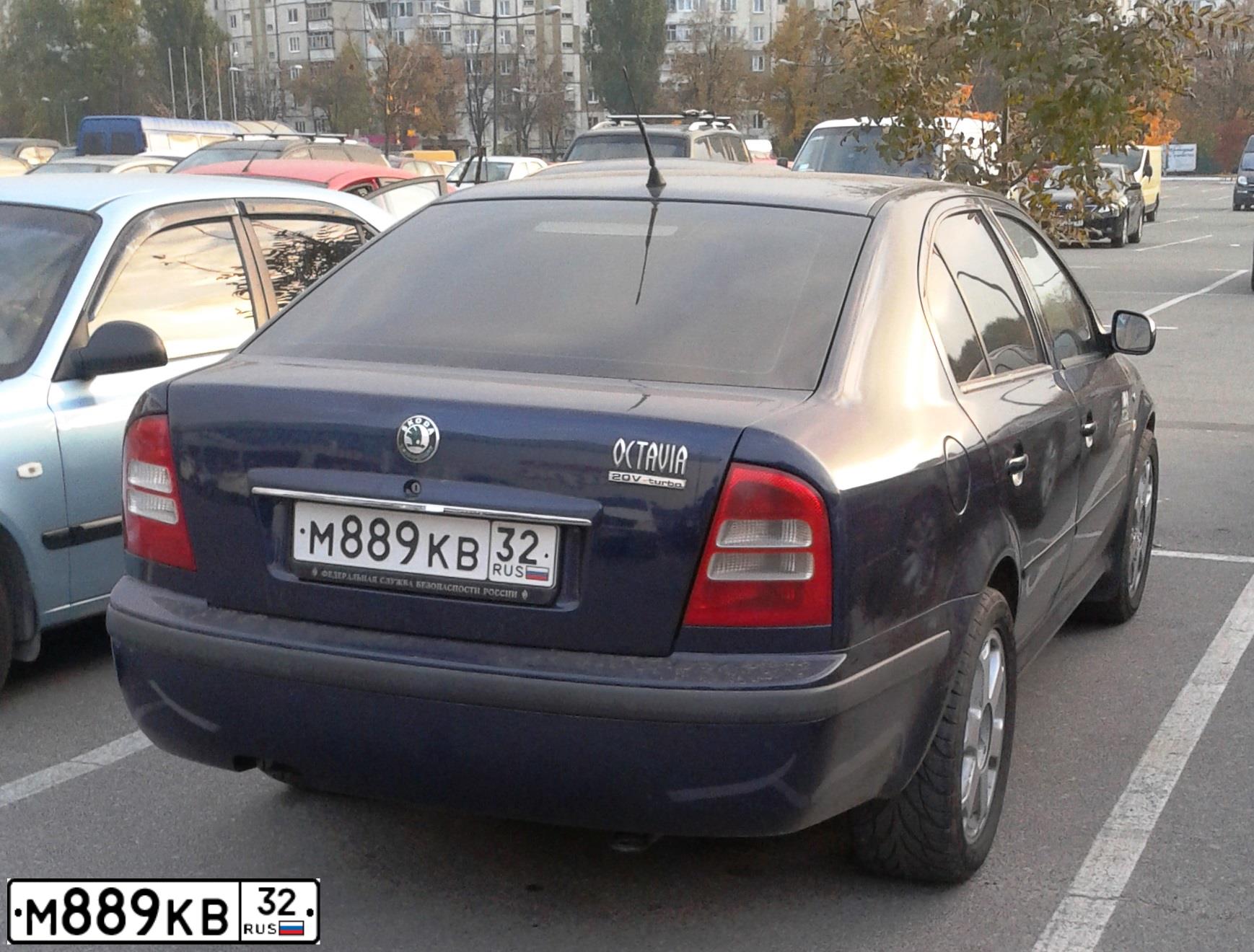 Фото автомобиля SKODA OCTAVIA, 2000 — госномер О252ТХ46. Цвет: Темно-синий