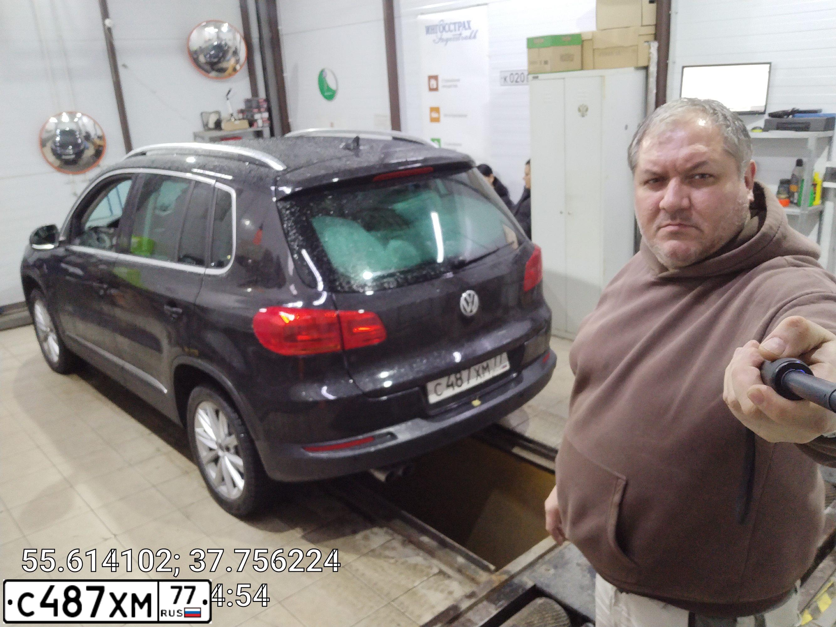 Фото автомобиля VOLKSWAGEN TIGUAN, 2012 — госномер Т322ОВ797