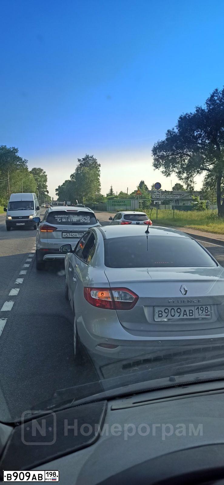 Фото автомобиля RENAULT FLUENCE, 2013 — госномер В909АВ198. Цвет: СЕРЫЙ СВЕТЛЫЙ