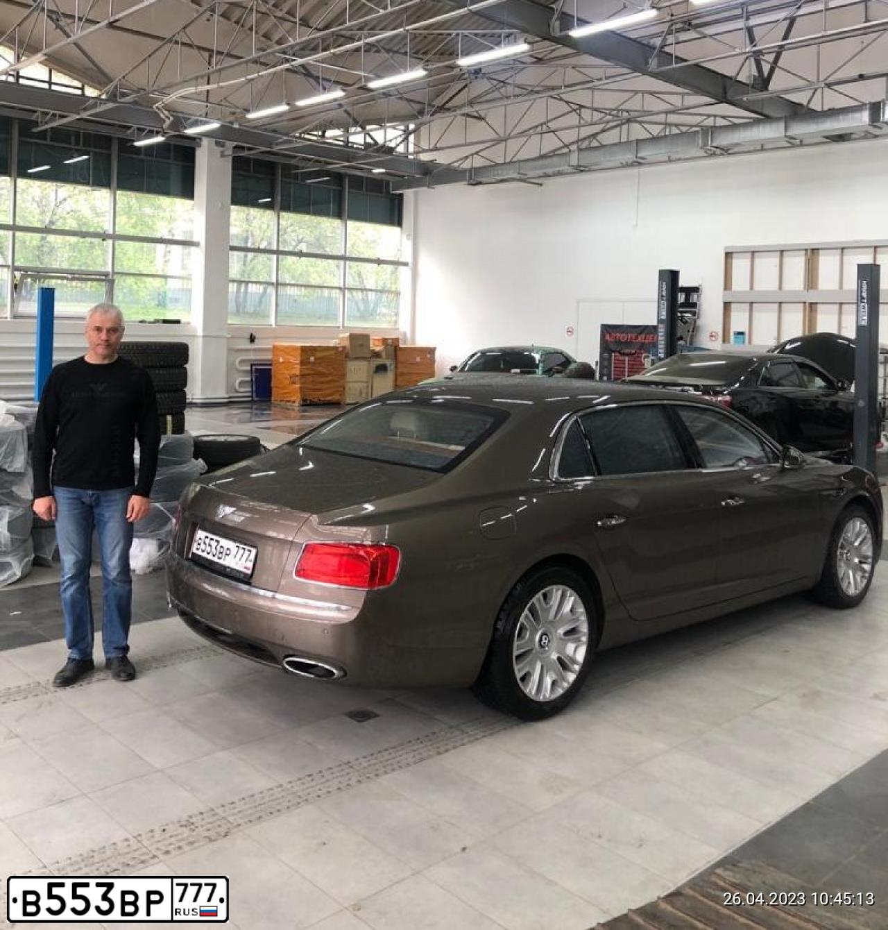 Фото автомобиля BENTLEY CONTINENTAL, 2013 — госномер В553ВР777. Цвет: СЕРО-КОРИЧНЕВЫЙ