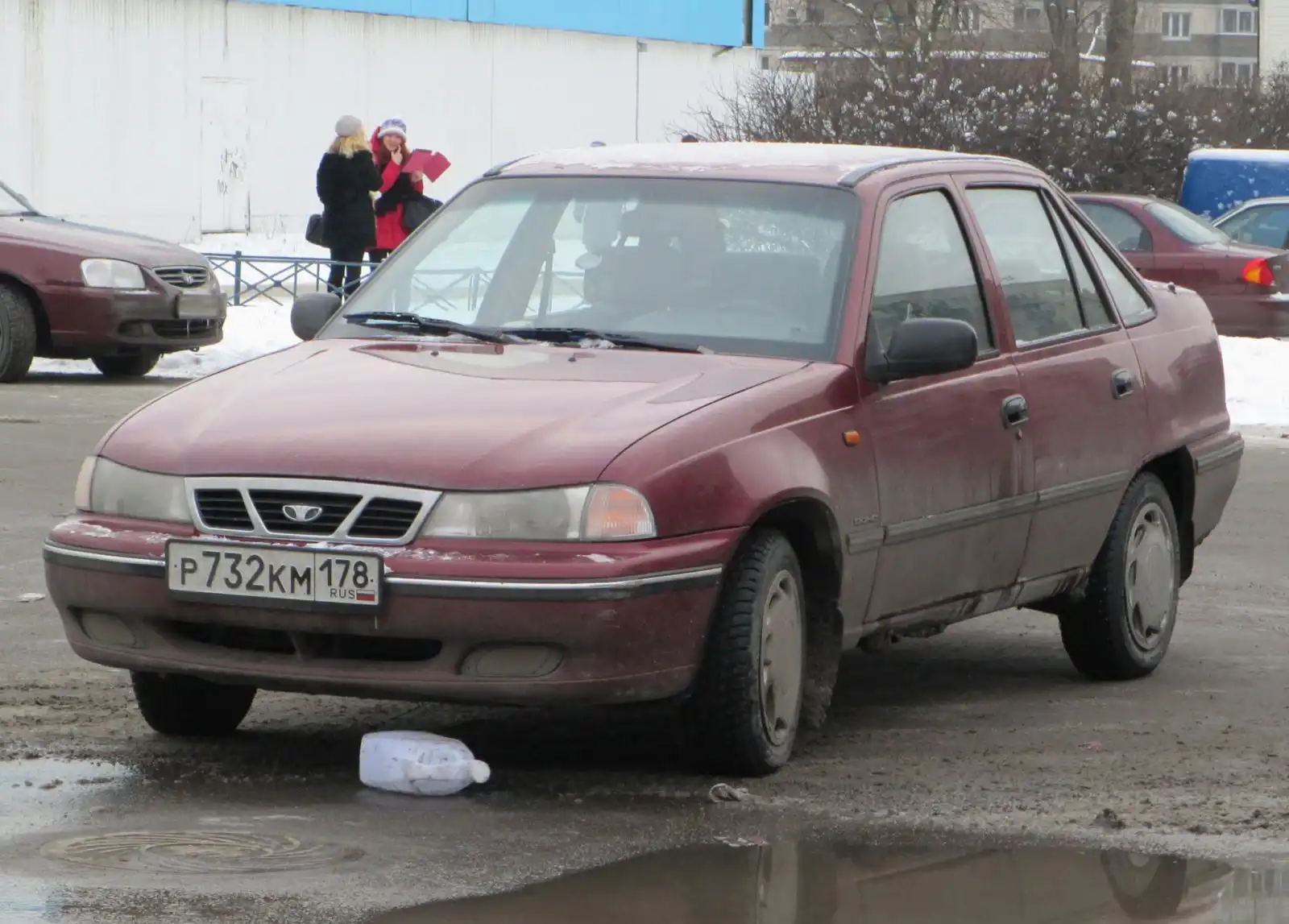 Фото автомобиля DAEWOO NEXIA, 2004 — госномер А892КХ98. Цвет: ВИШНЕВЫЙ