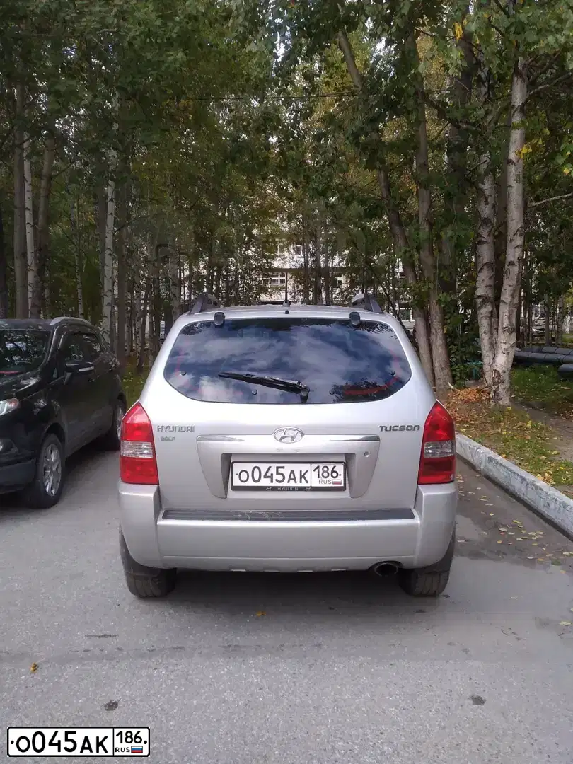 Фото автомобиля HYUNDAI TUCSON, 2005 — госномер О938ЕЕ196. Цвет: СЕРЕБРИСТЫЙ