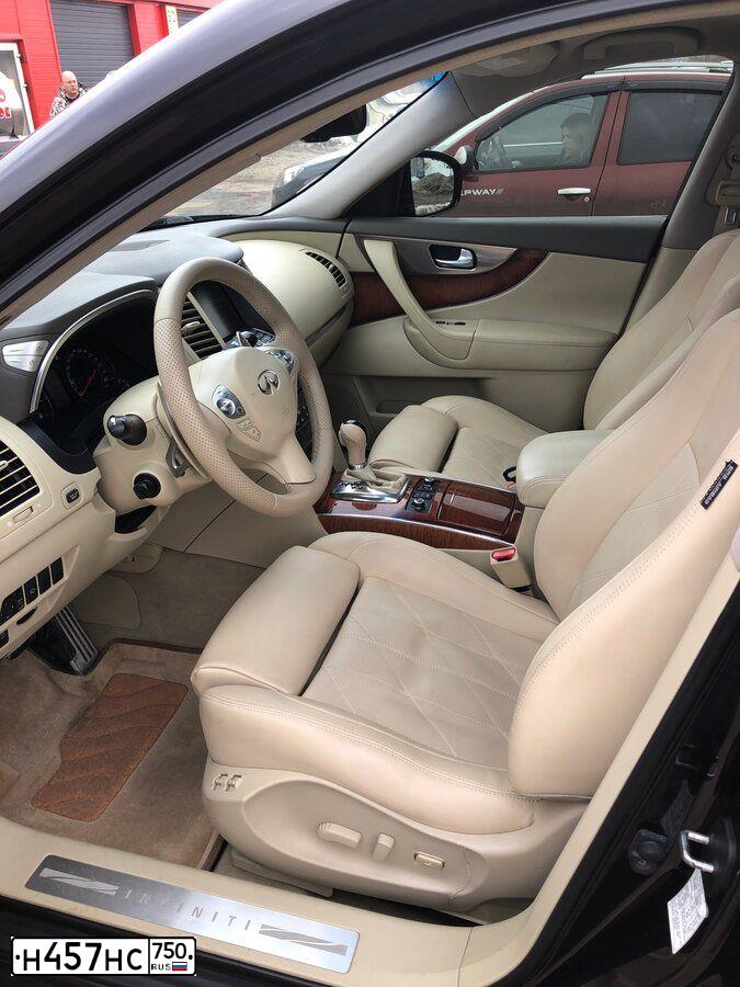 Фото автомобиля INFINITI QX70 /FX/, 2010 — госномер О082КС716. Цвет: Коричневый
