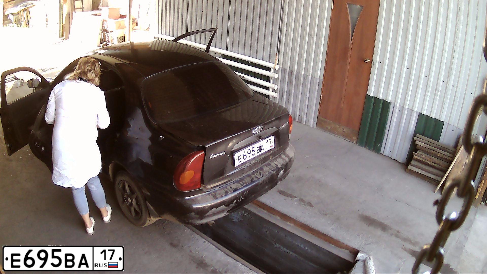 Фото автомобиля ZAZ LANOS, 2008 — госномер Е695ВА17. Цвет: ЧЕРНЫЙ