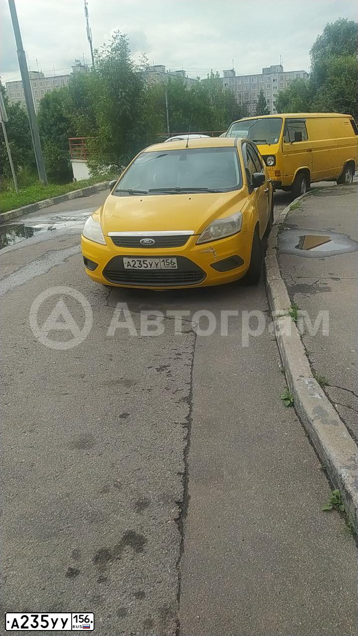Фото автомобиля FORD FOCUS, 2011 — госномер А235УУ156. Цвет: ЖЕЛТЫЙ