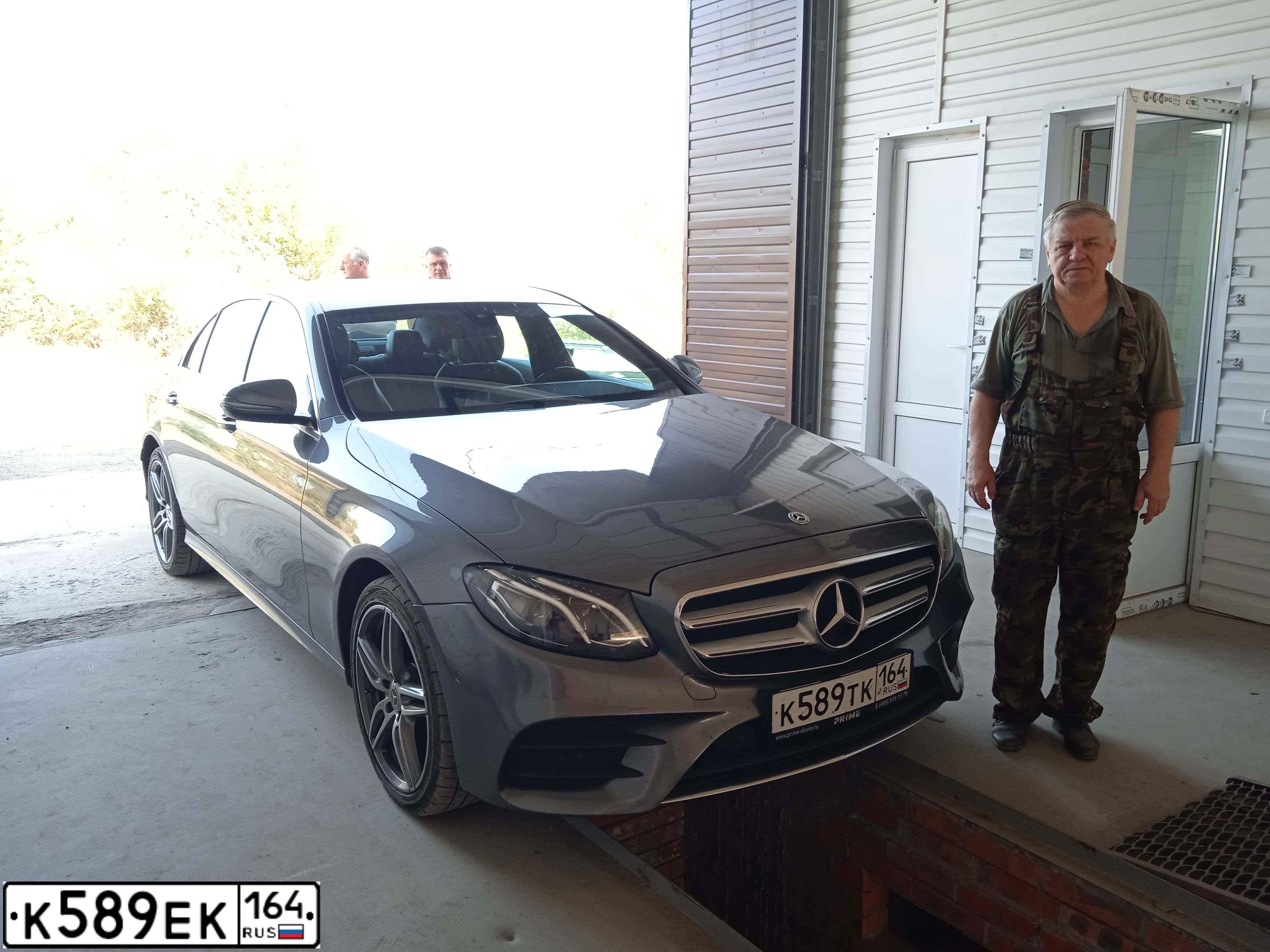 Фото автомобиля MERCEDES E-KLASSE, 2018 — госномер С773НА761. Цвет: СЕРЫЙ