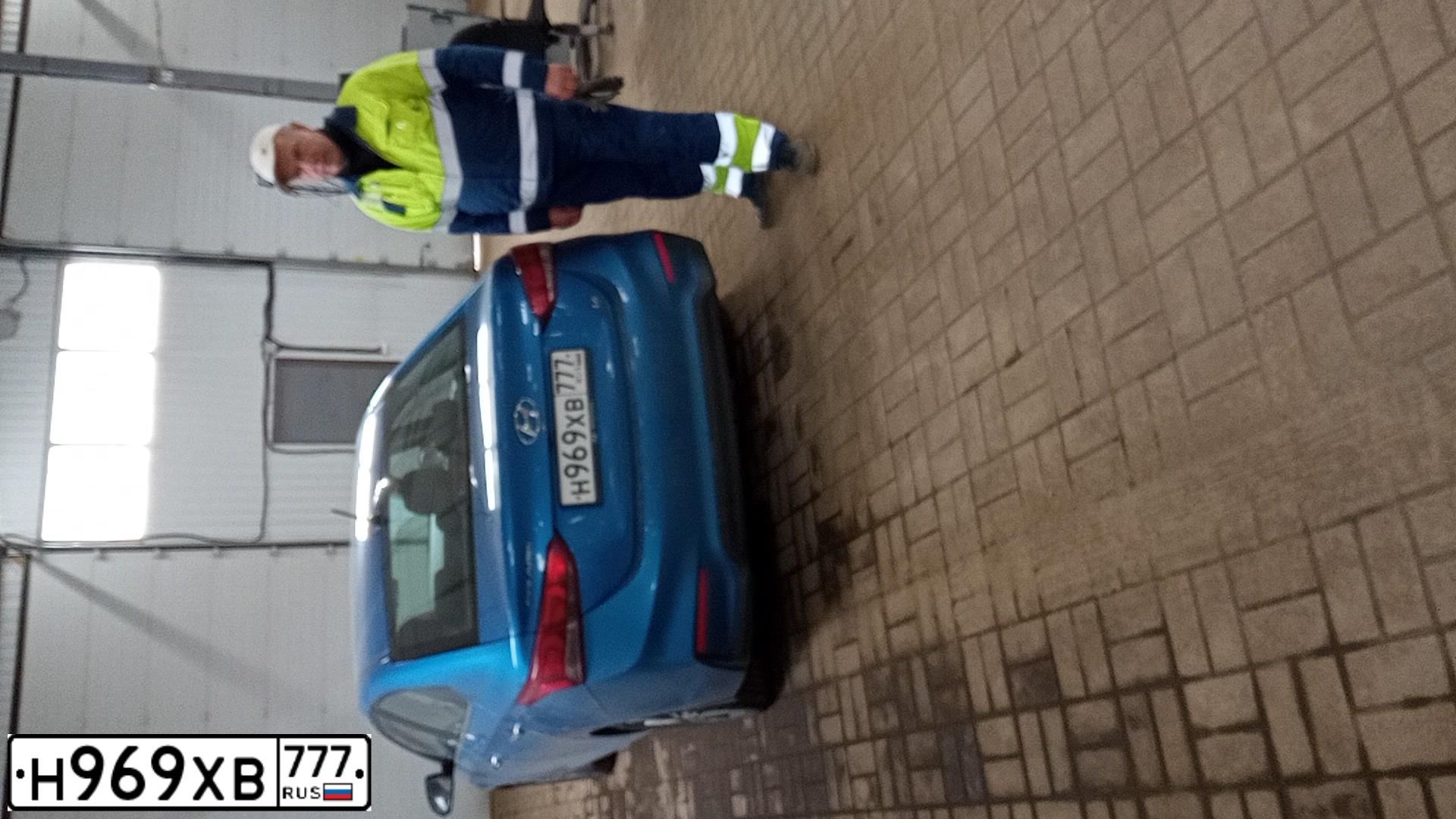 Фото автомобиля HYUNDAI SOLARIS, 2017 — госномер М162УО82. Цвет: СИНИЙ