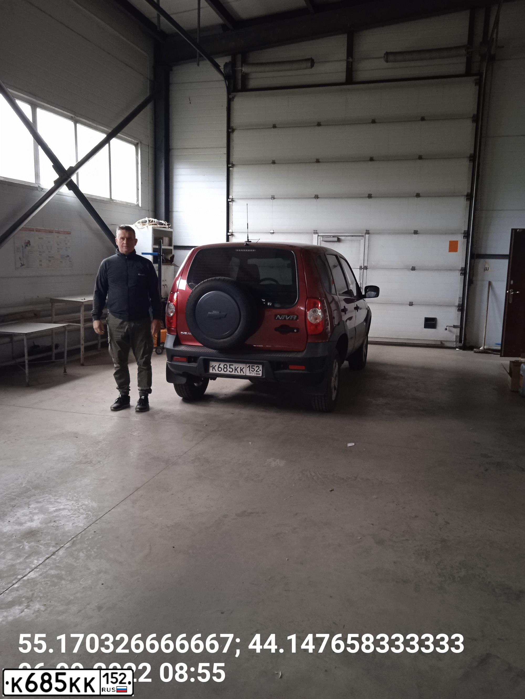 Фото автомобиля CHEVROLET T NIVA, 2007 — госномер А806НЕ252. Цвет: Красный
