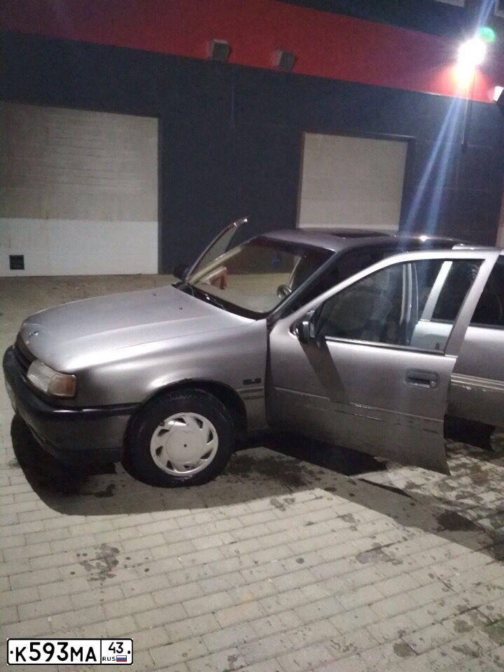 Фото автомобиля ОПЕЛЬ VECTRA, 1990 — госномер К593МА43. Цвет: Серый