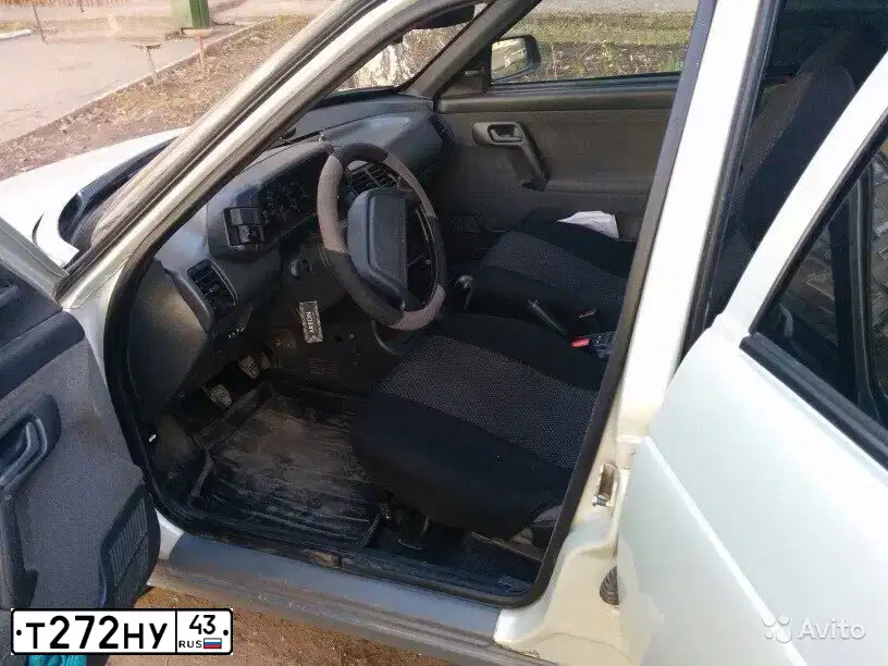 Фото автомобиля LADA 2110, 2004 — госномер А907УК43. Цвет: МОЛОЧНО-БЕЛЫЙ СЕРЕБРИСТЫЙ