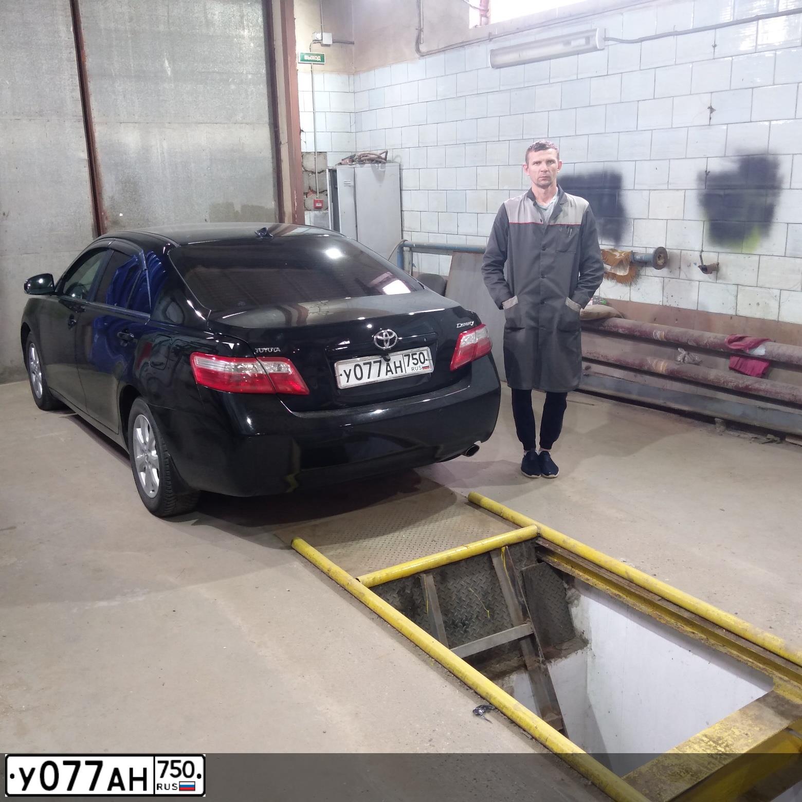 Фото автомобиля TOYOTA CAMRY, 2011 — госномер А990ОС190. Цвет: ЧЕРНЫЙ