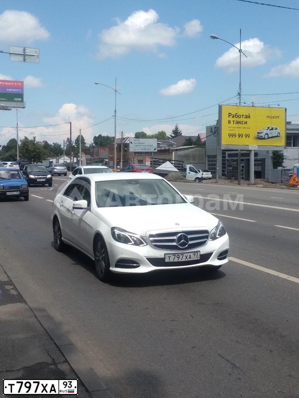 Фото автомобиля MERCEDES E-KLASSE, 2013 — госномер Т797ХА93. Цвет: Белый