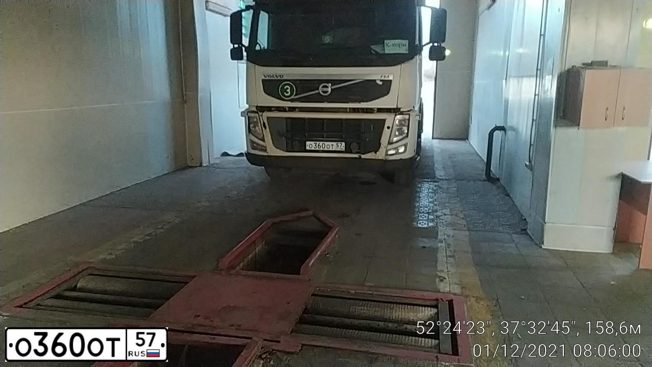 Фото автомобиля VOLVO SERIE FM /6X4/, 2010 — госномер О360ОТ57. Цвет: Белый