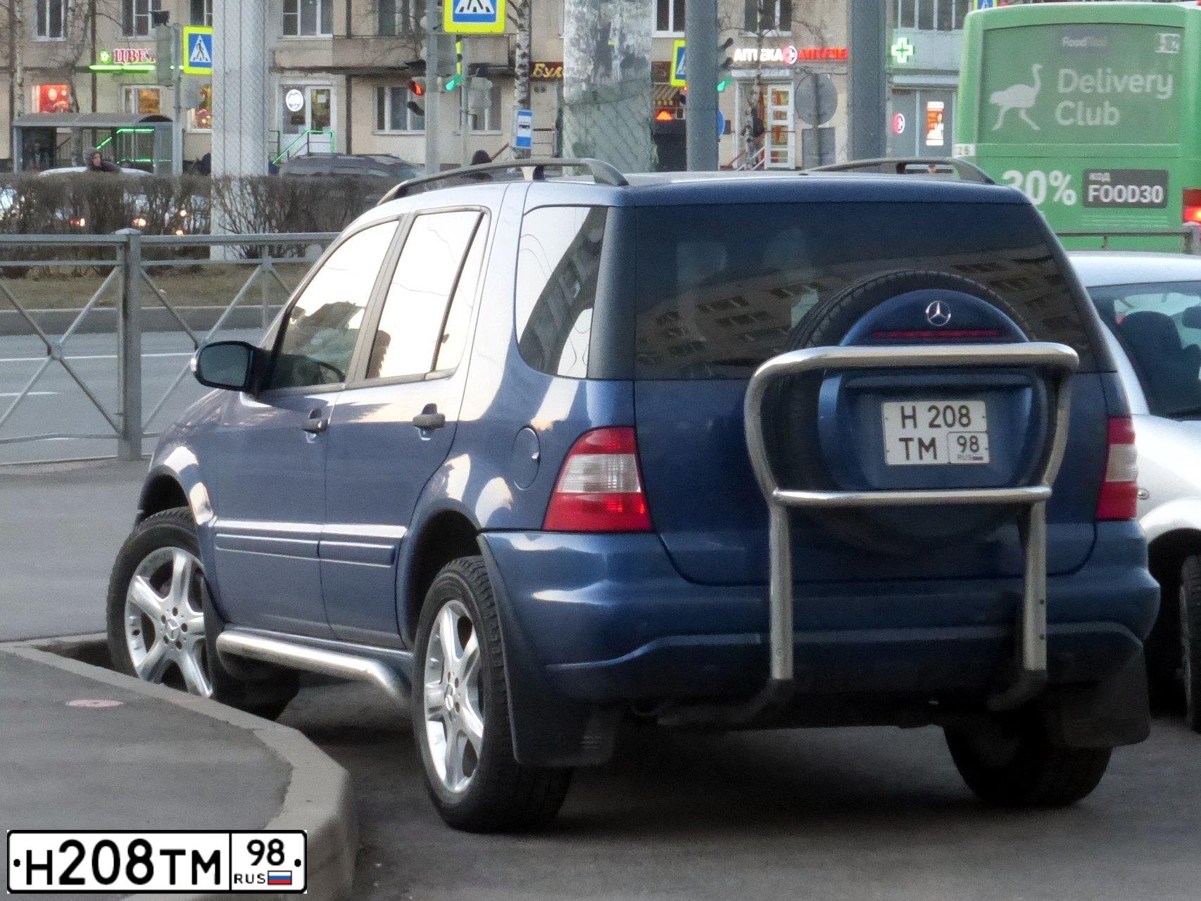 Фото автомобиля MERCEDES M-KLASSE, 2002 — госномер Н208ТМ98. Цвет: синий