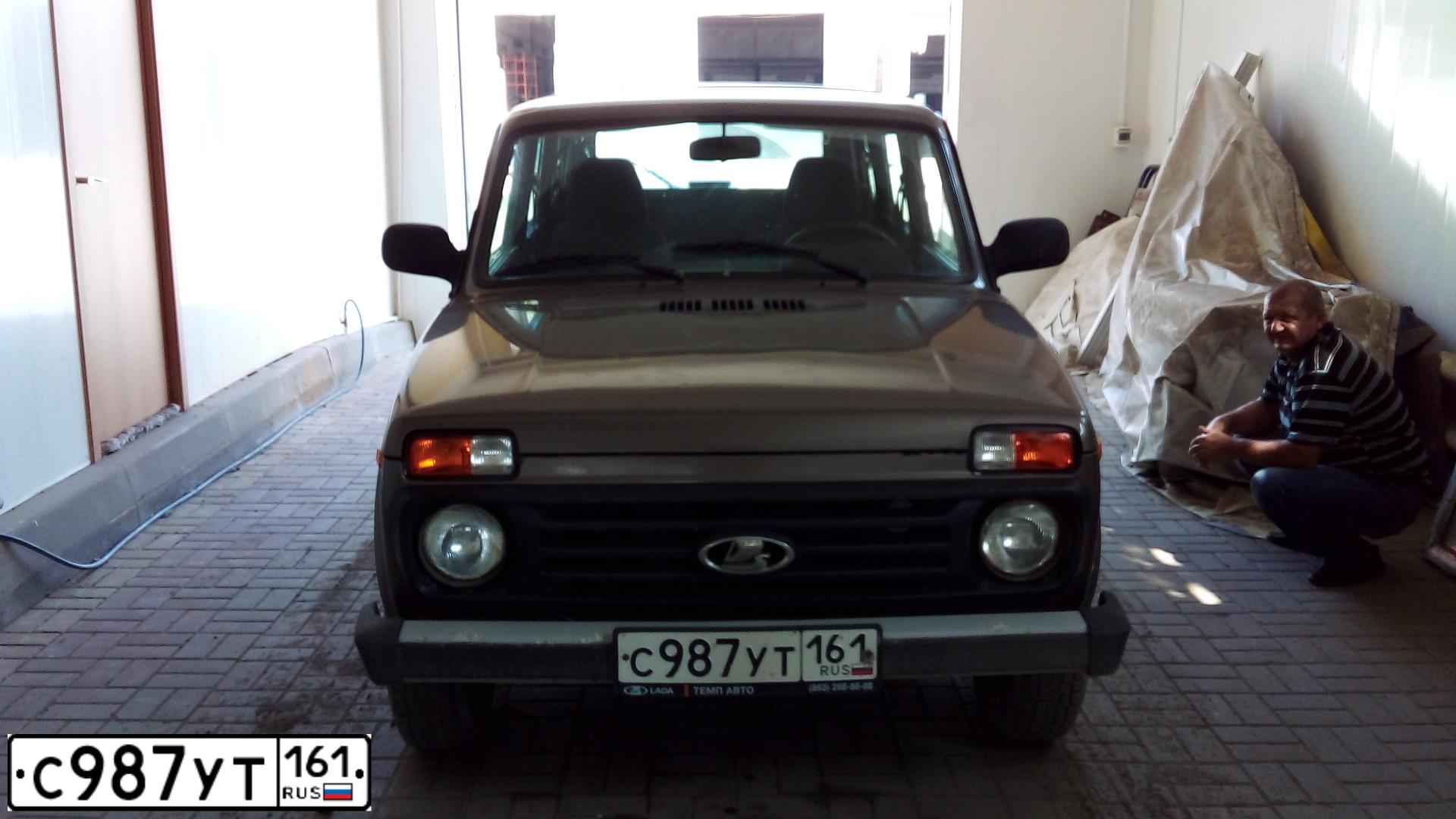 Фото автомобиля LADA 2131 NIVA, 2016 — госномер С987УТ161. Цвет: Золотисто-коричневый
