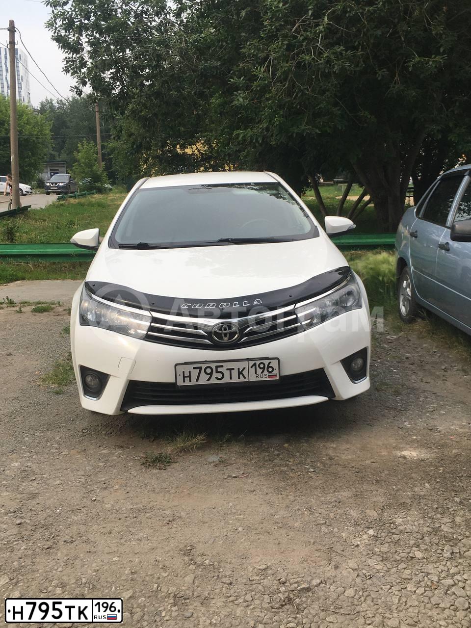 Фото автомобиля TOYOTA COROLLA, 2014 — госномер Н795ТК196. Цвет: Белый