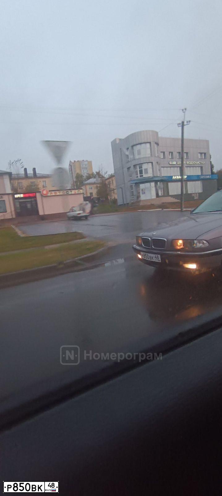 Фото автомобиля BMW SERIE 7, 1998 — госномер К740НТ48. Цвет: Серый