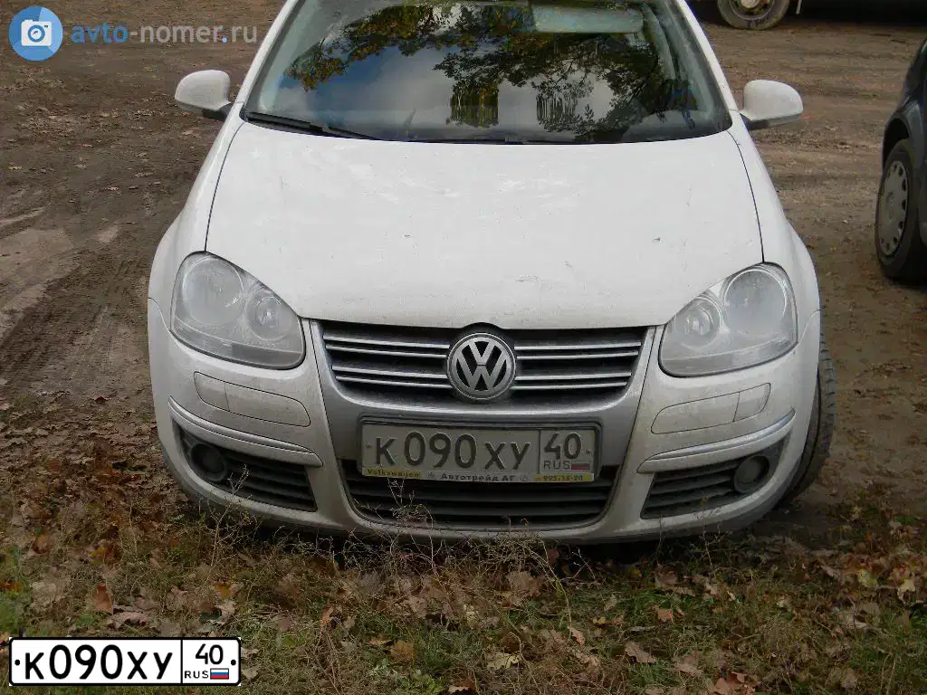 Фото автомобиля VOLKSWAGEN JETTA, 2010 — госномер Р857РР790. Цвет: Белый