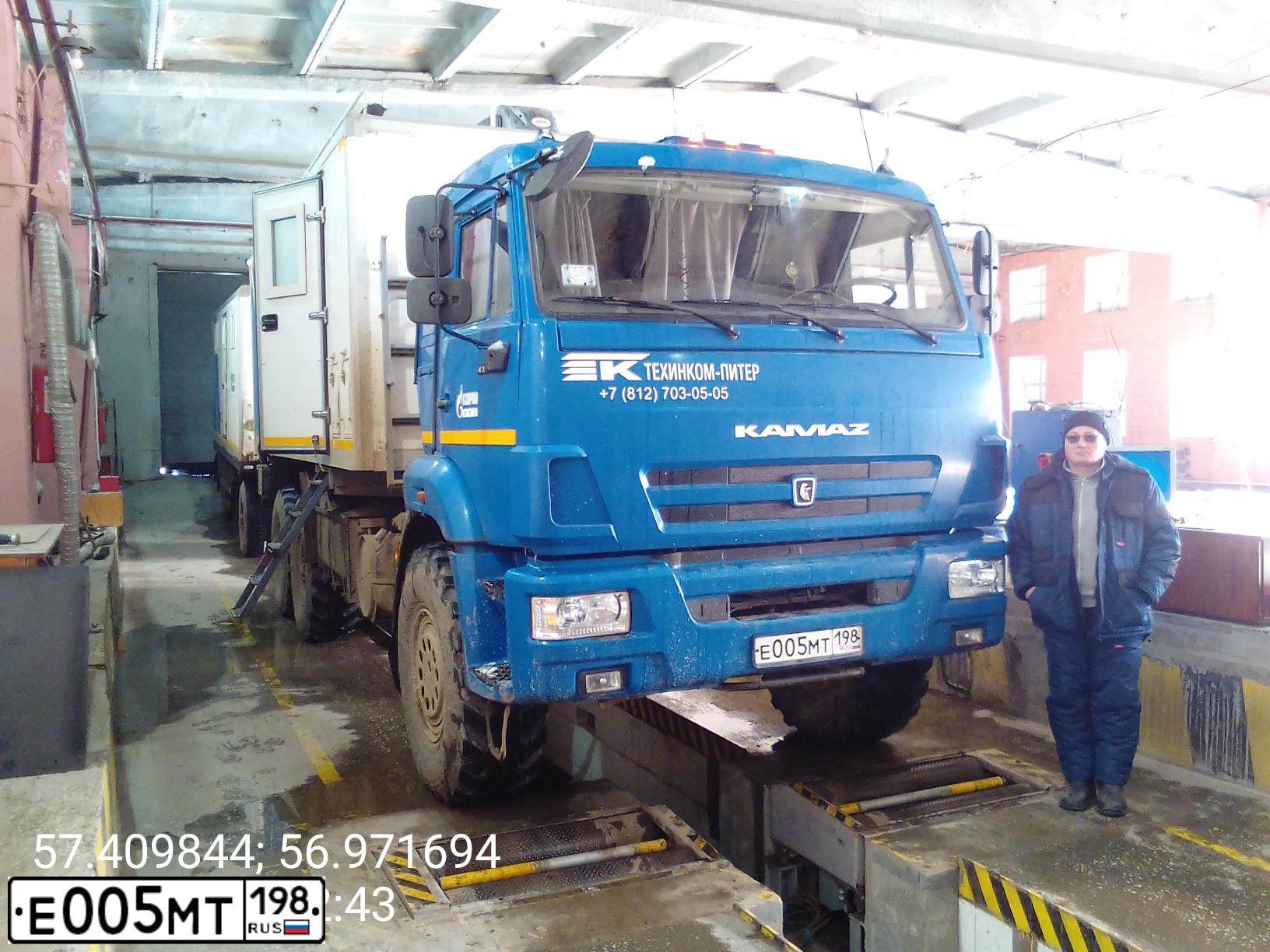 Фото автомобиля KAMAZ 43118 /6X6/, 2019 — госномер Е005МТ198. Цвет: СИНИЙ